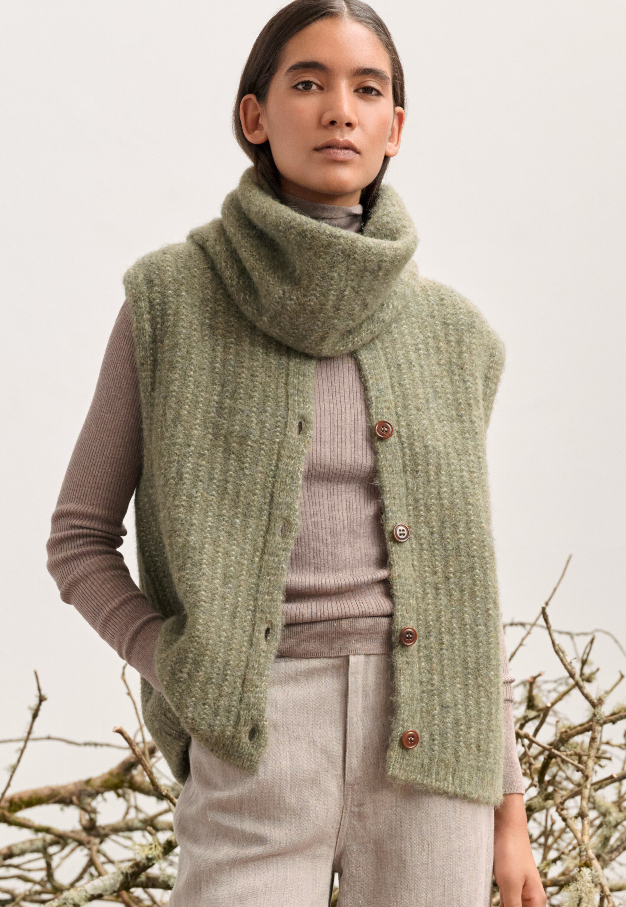 Sleeveless cardigan