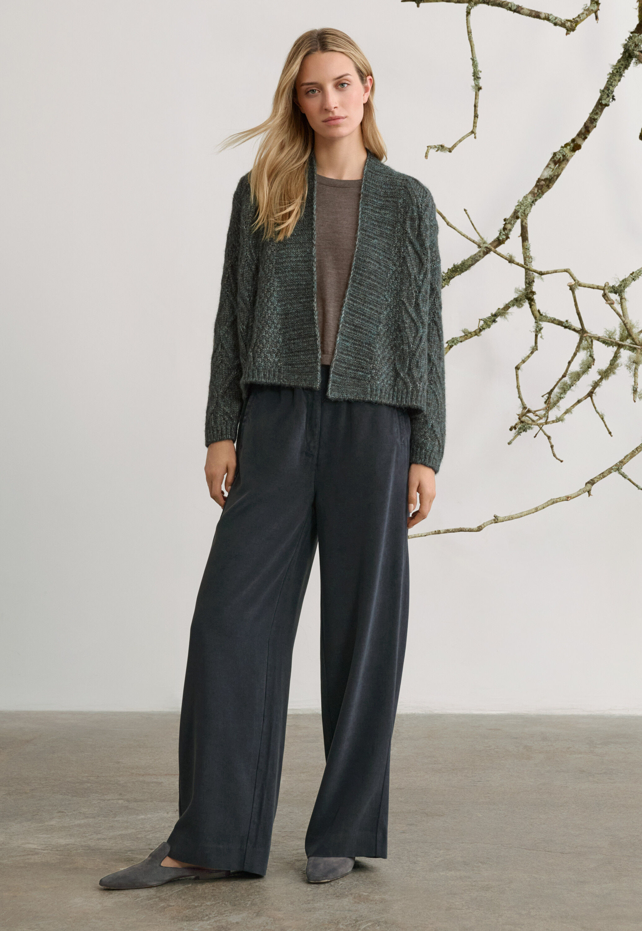 Wide-leg trousers