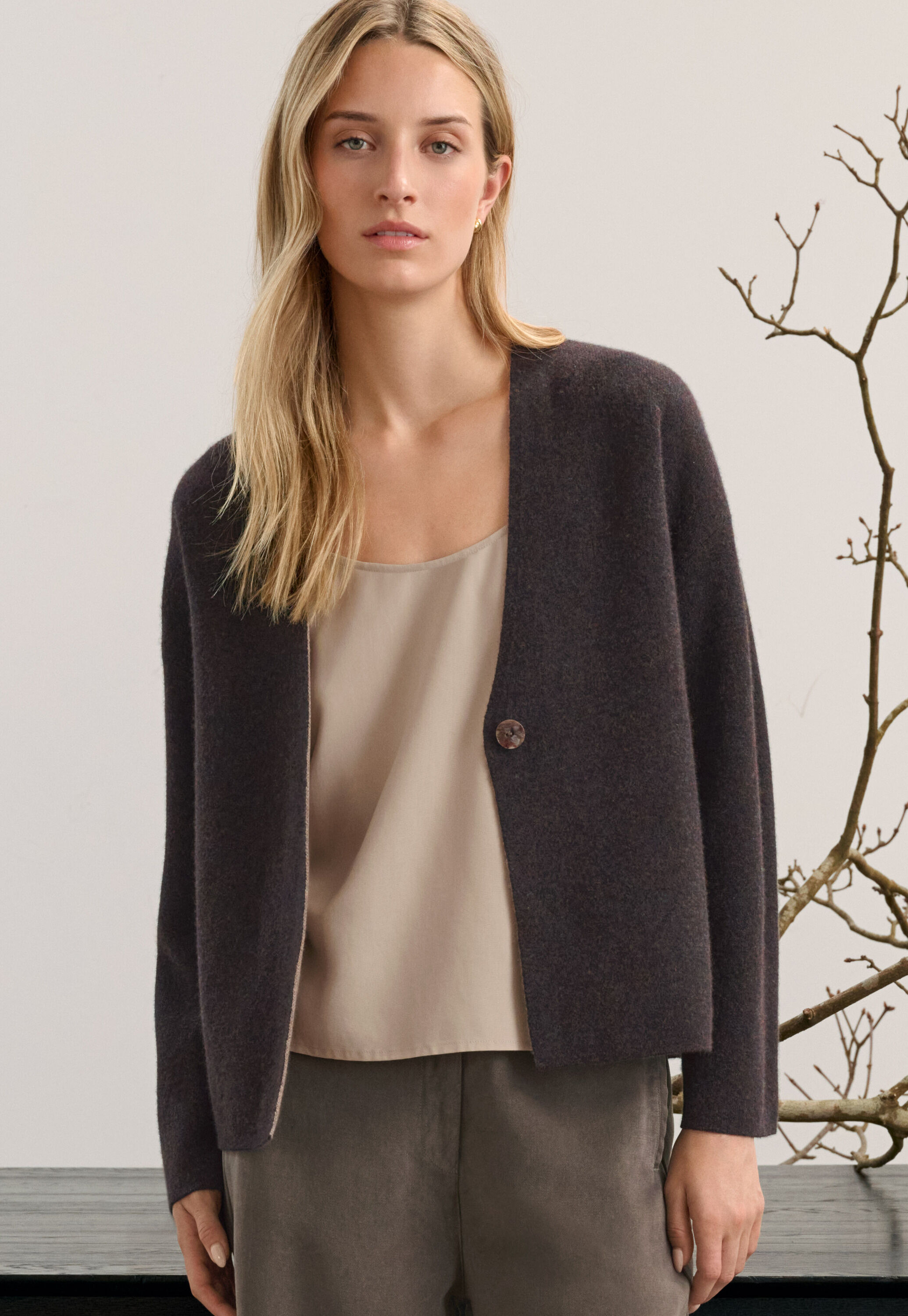 Two-tone double knitted cardigan