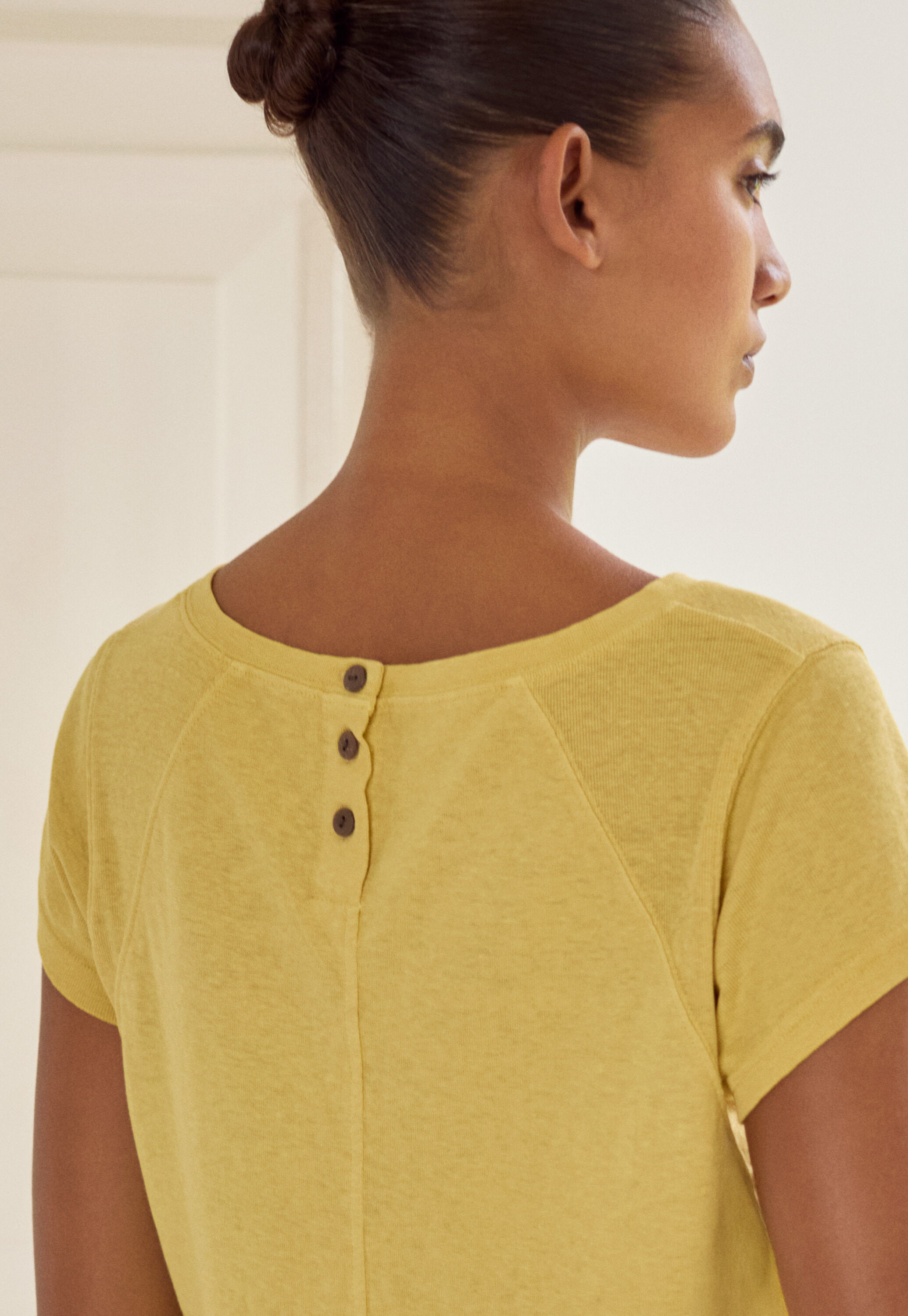 Raglan-sleeve top