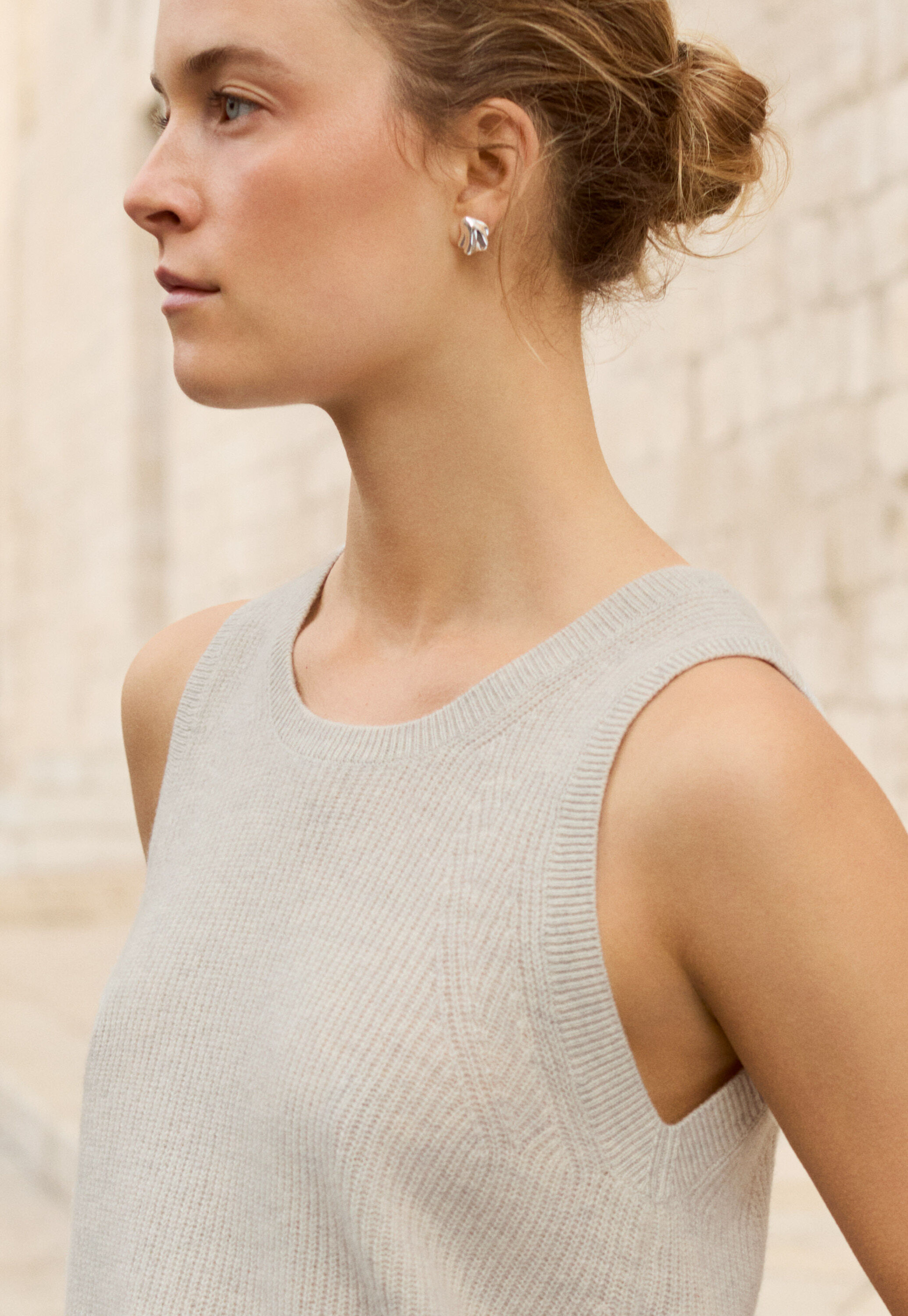 Sleeveless ribbed knit top