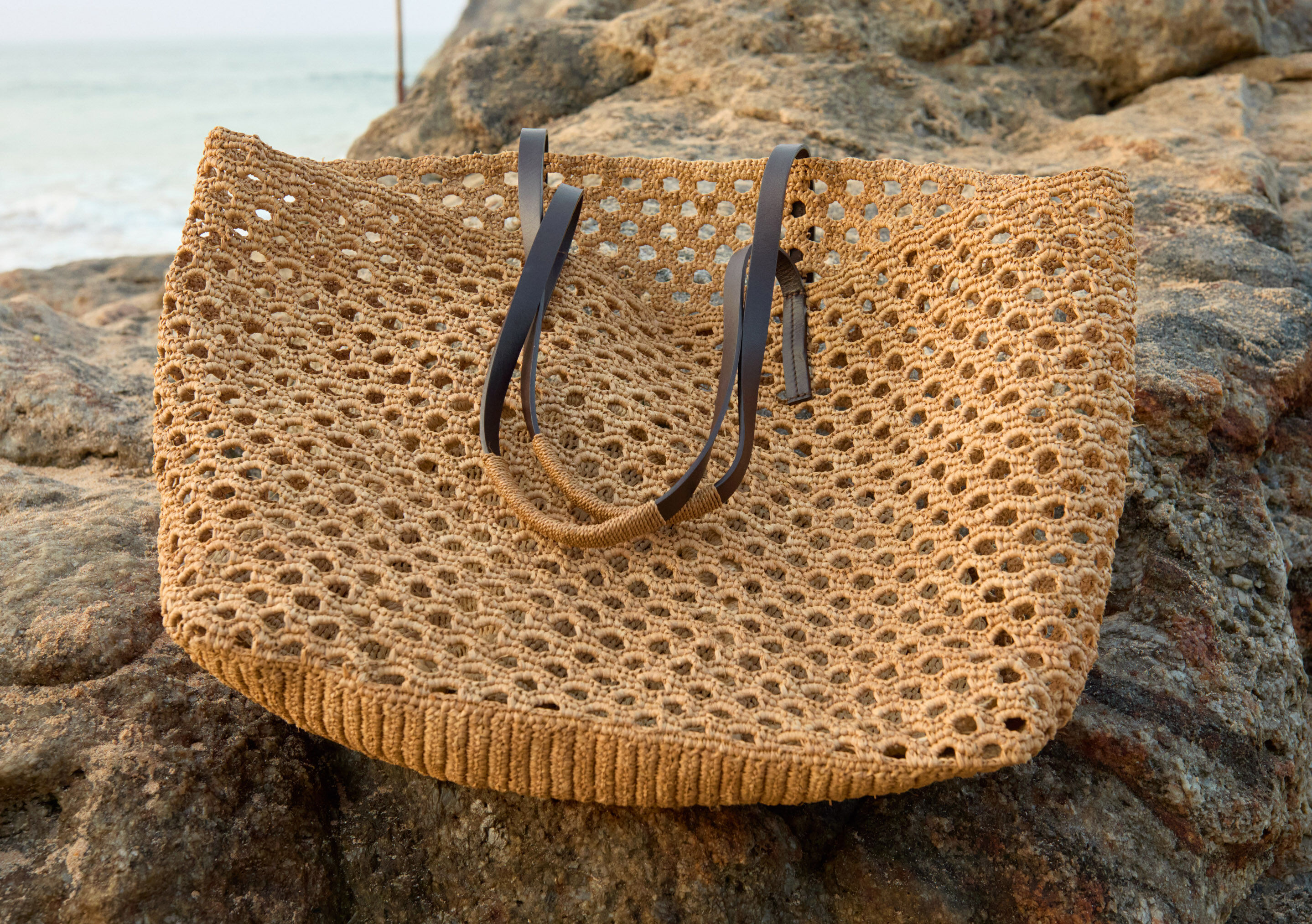 Woven bag with leather handle