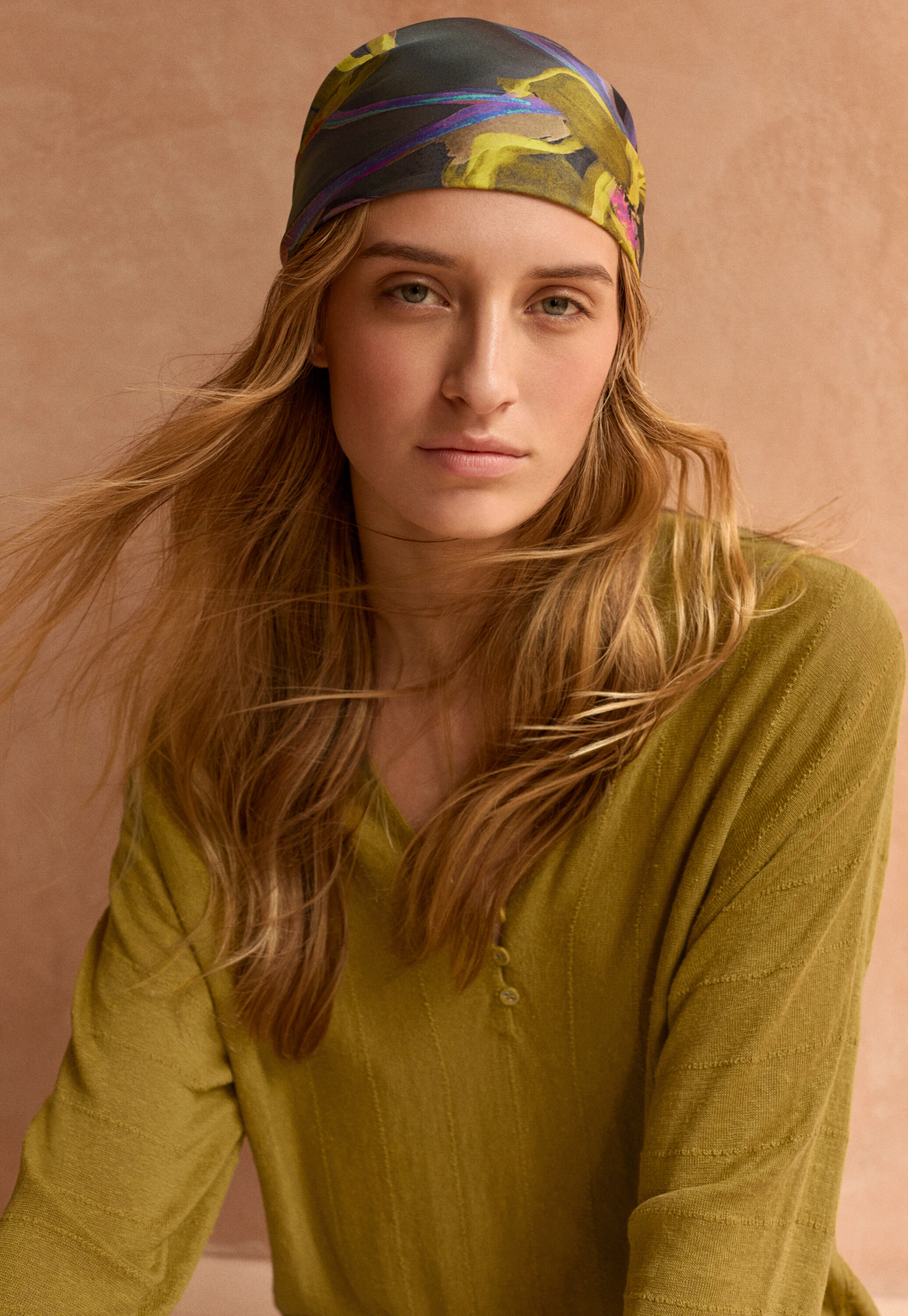 V-neck buttoned sweater