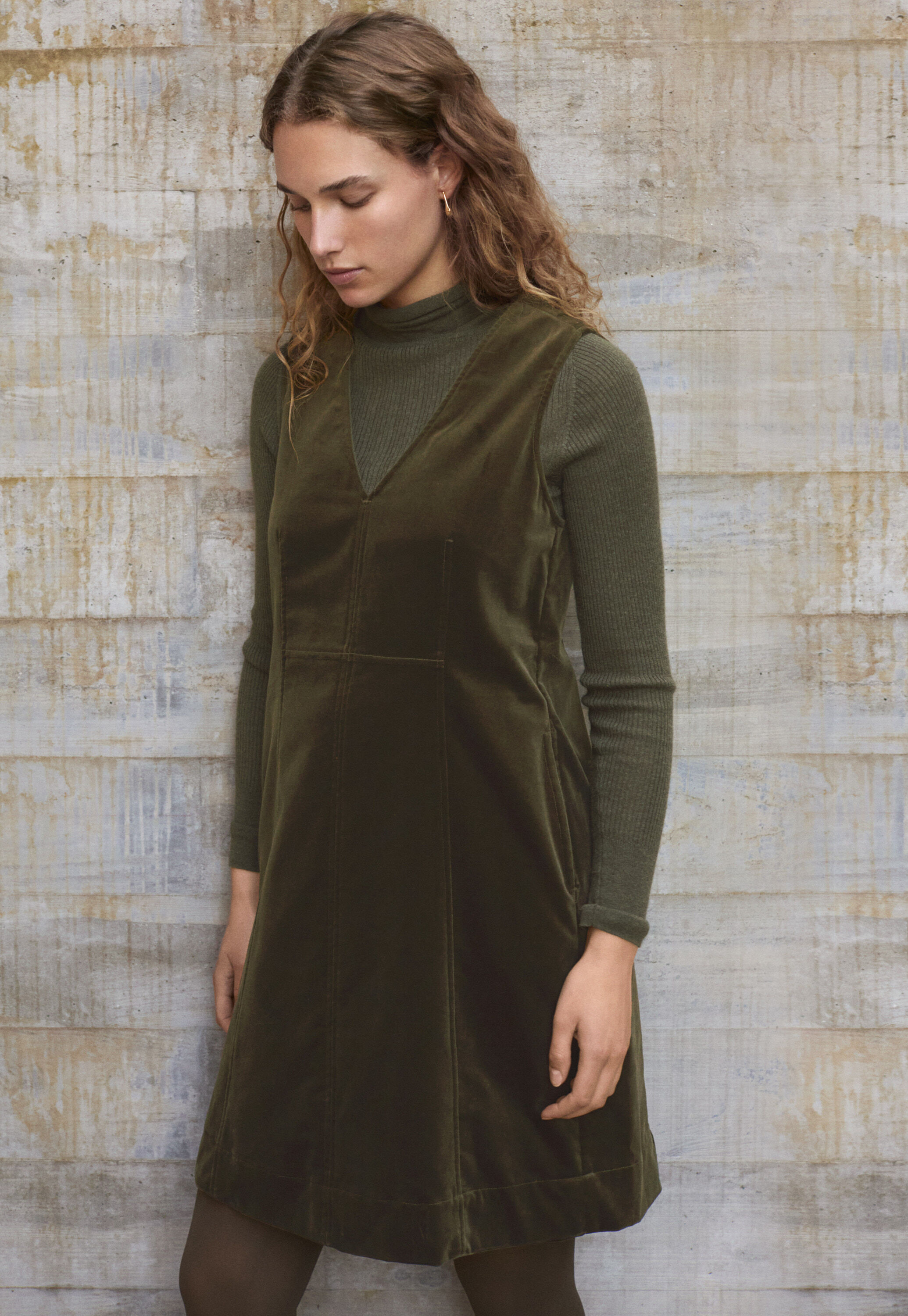 Velvet sleeveless dress