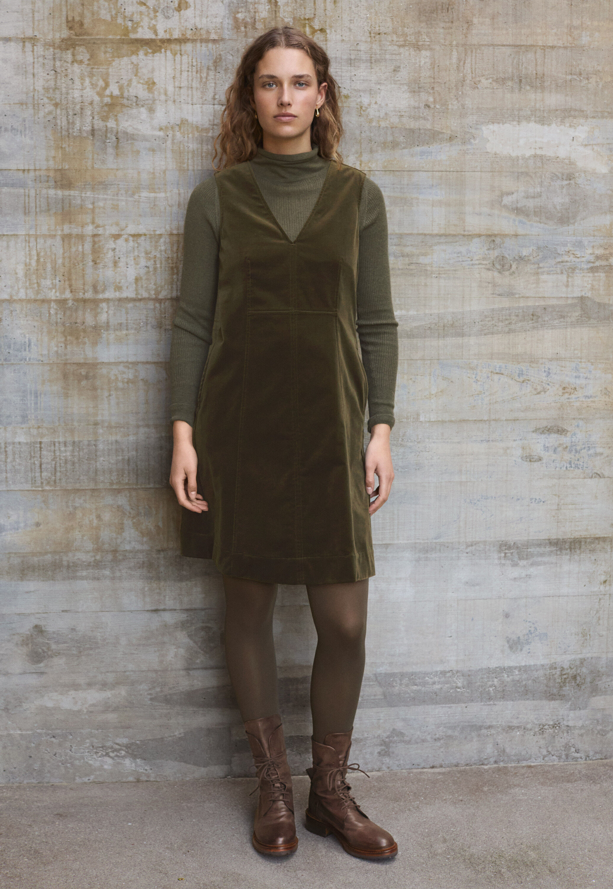 Velvet sleeveless dress