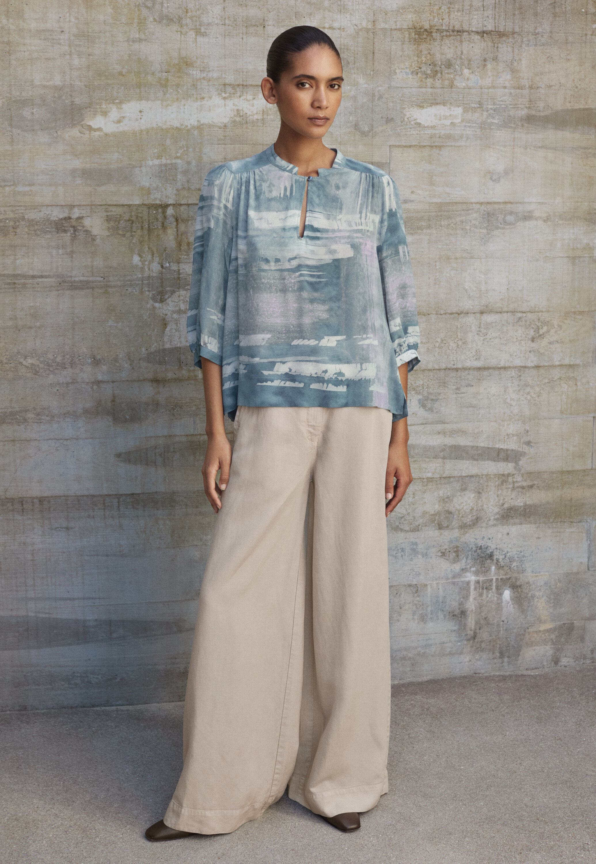 Wide-leg trousers