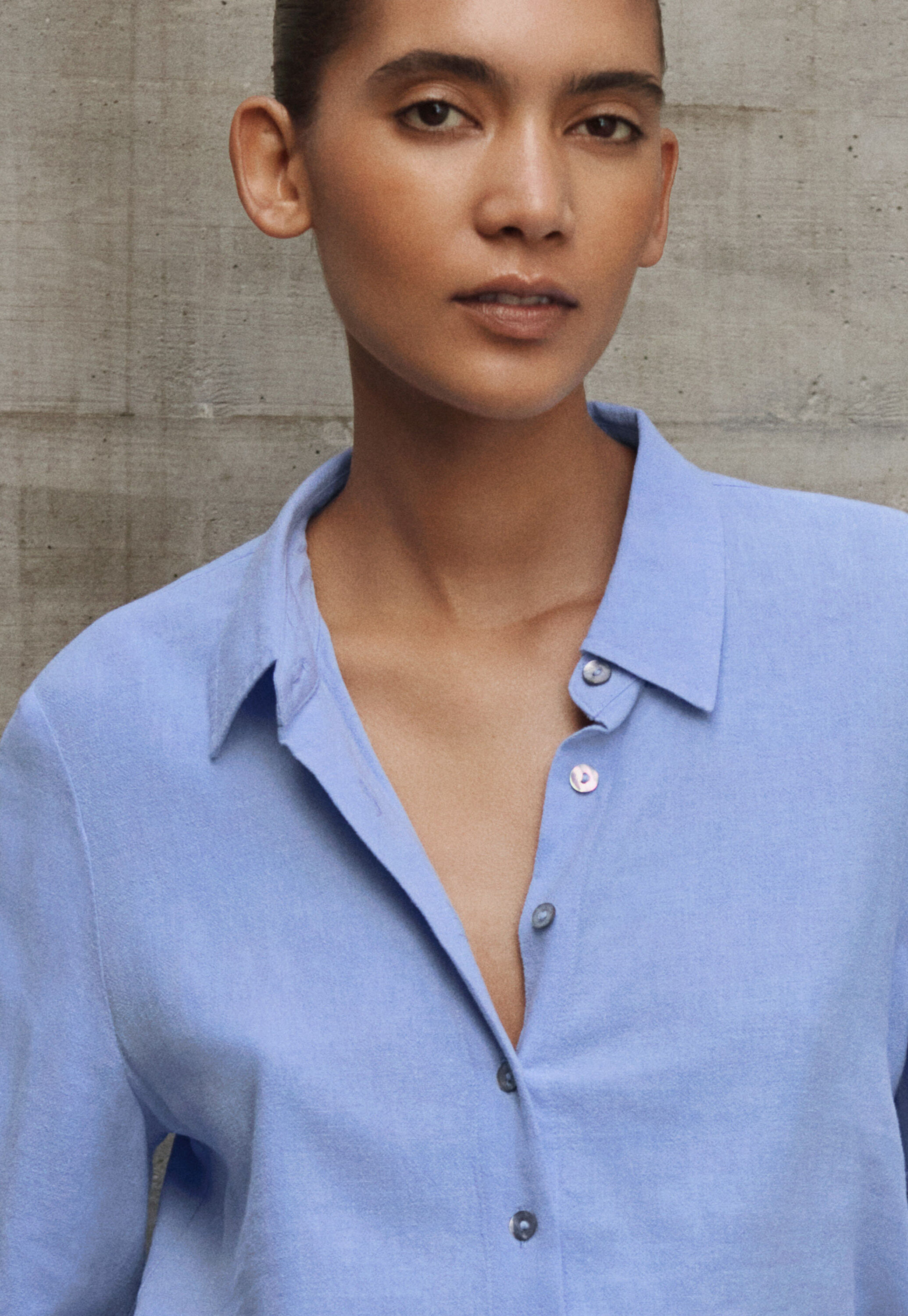 Curved-sleeve blouse