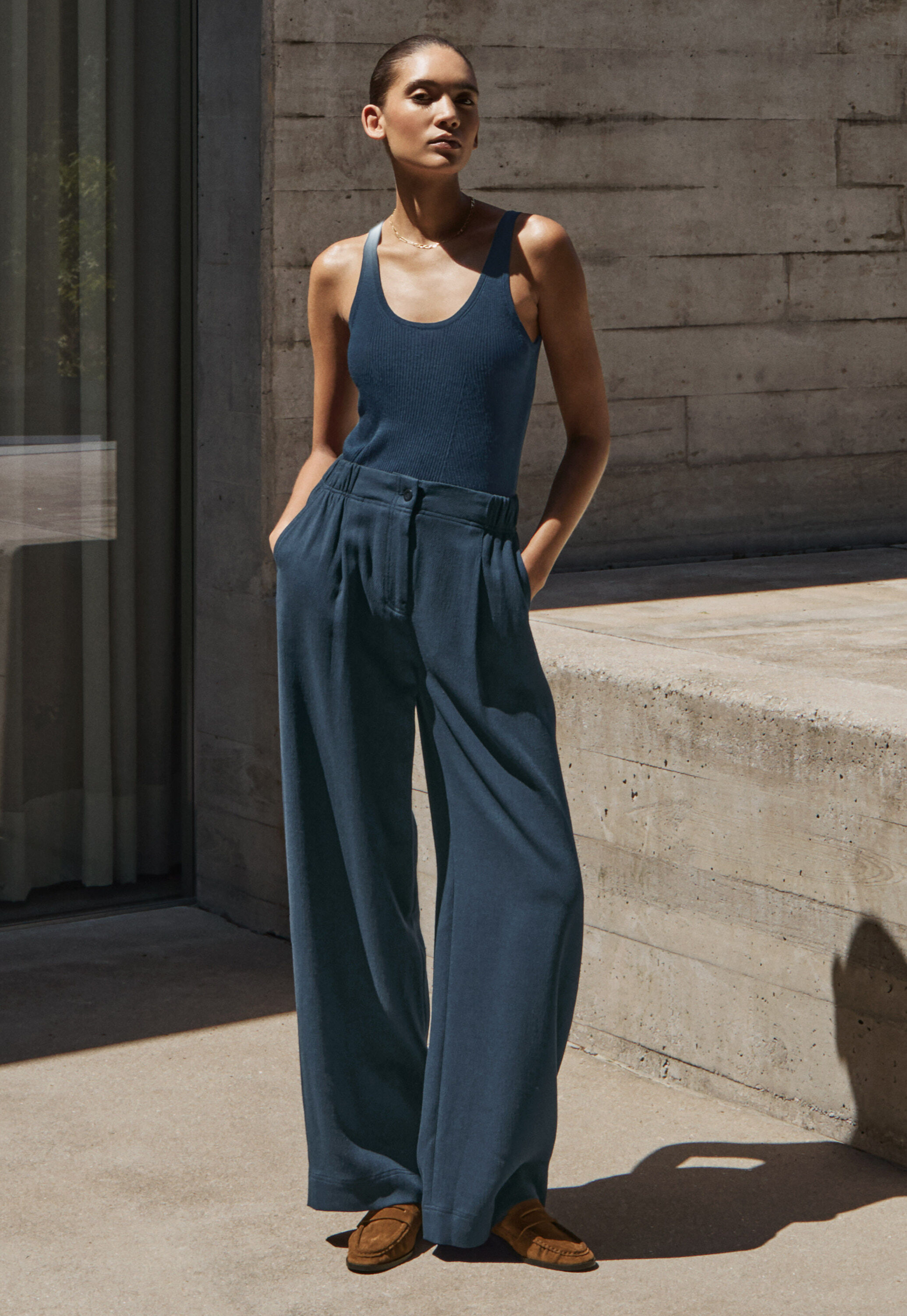 Tailored wide-leg trousers