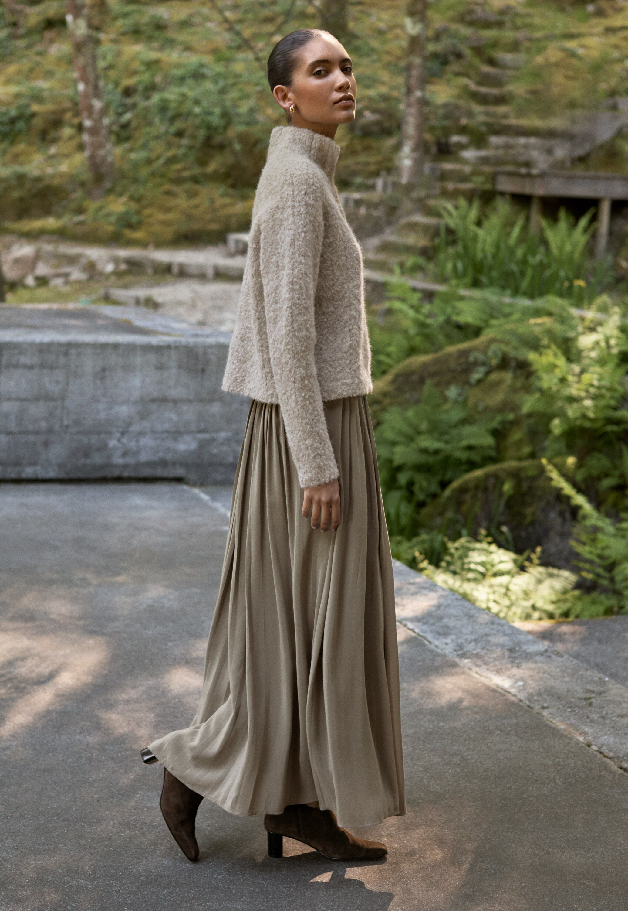 Long pleated skirt