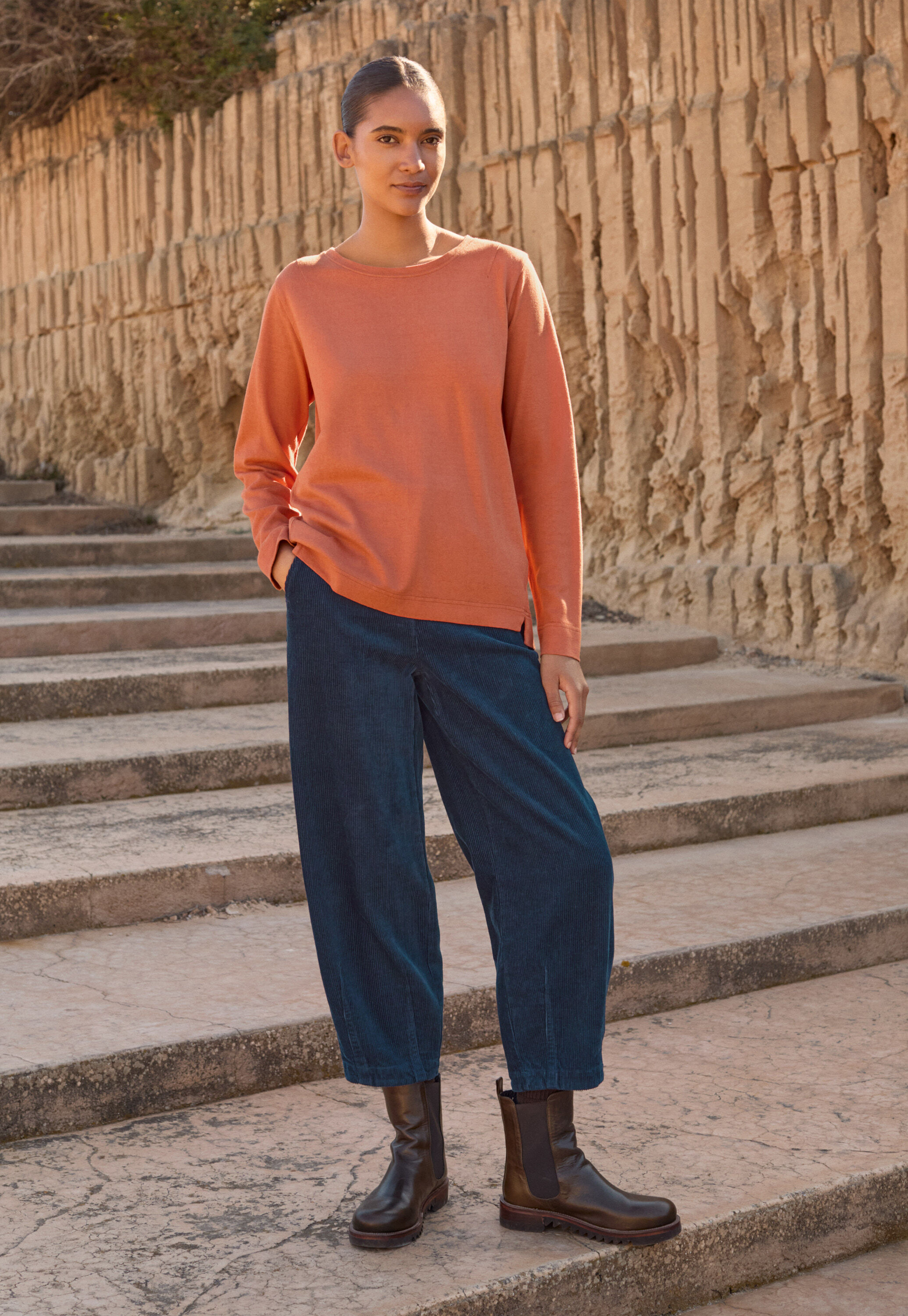 Cropped tapered-leg trousers
