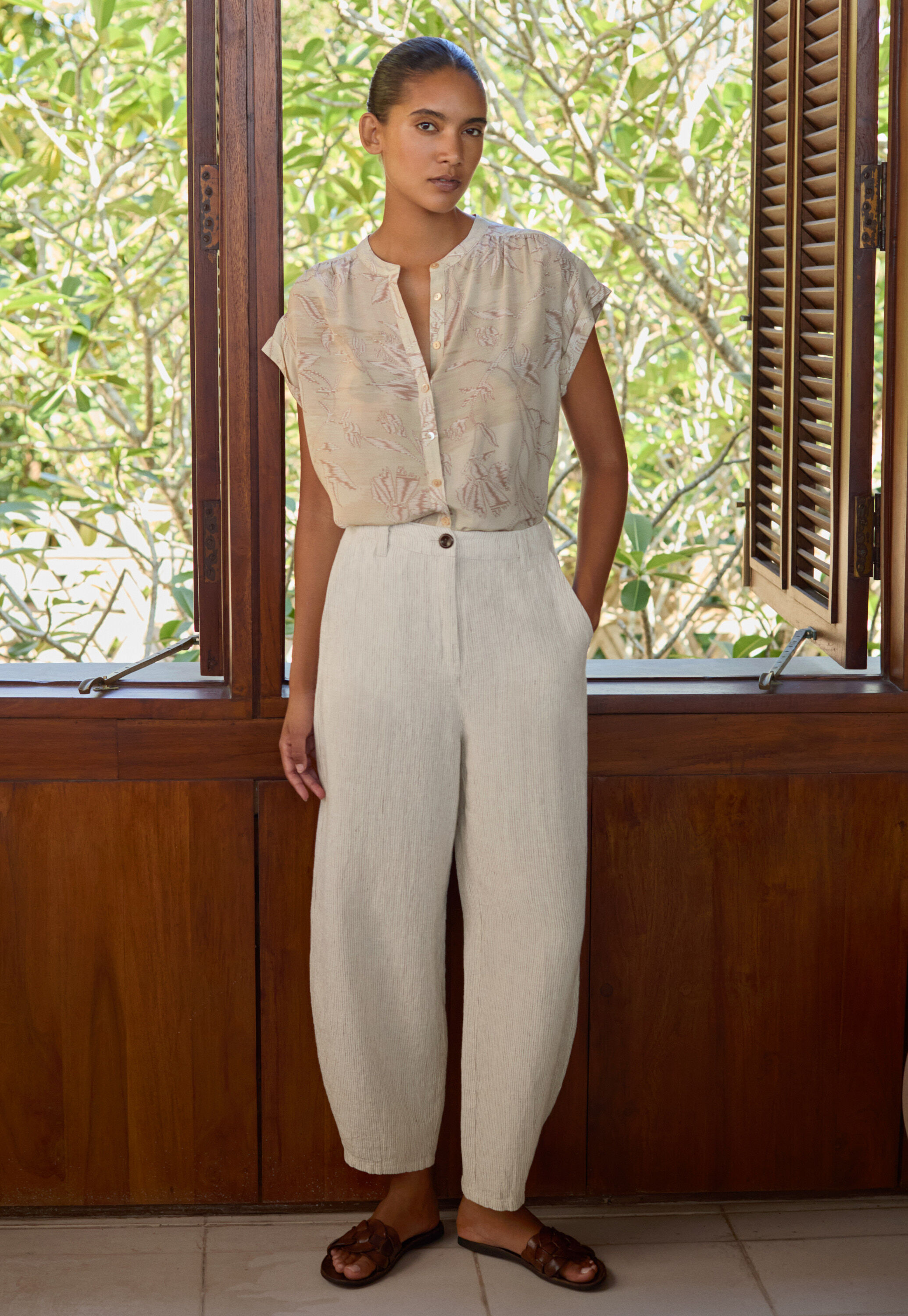 Striped dart-hem trousers