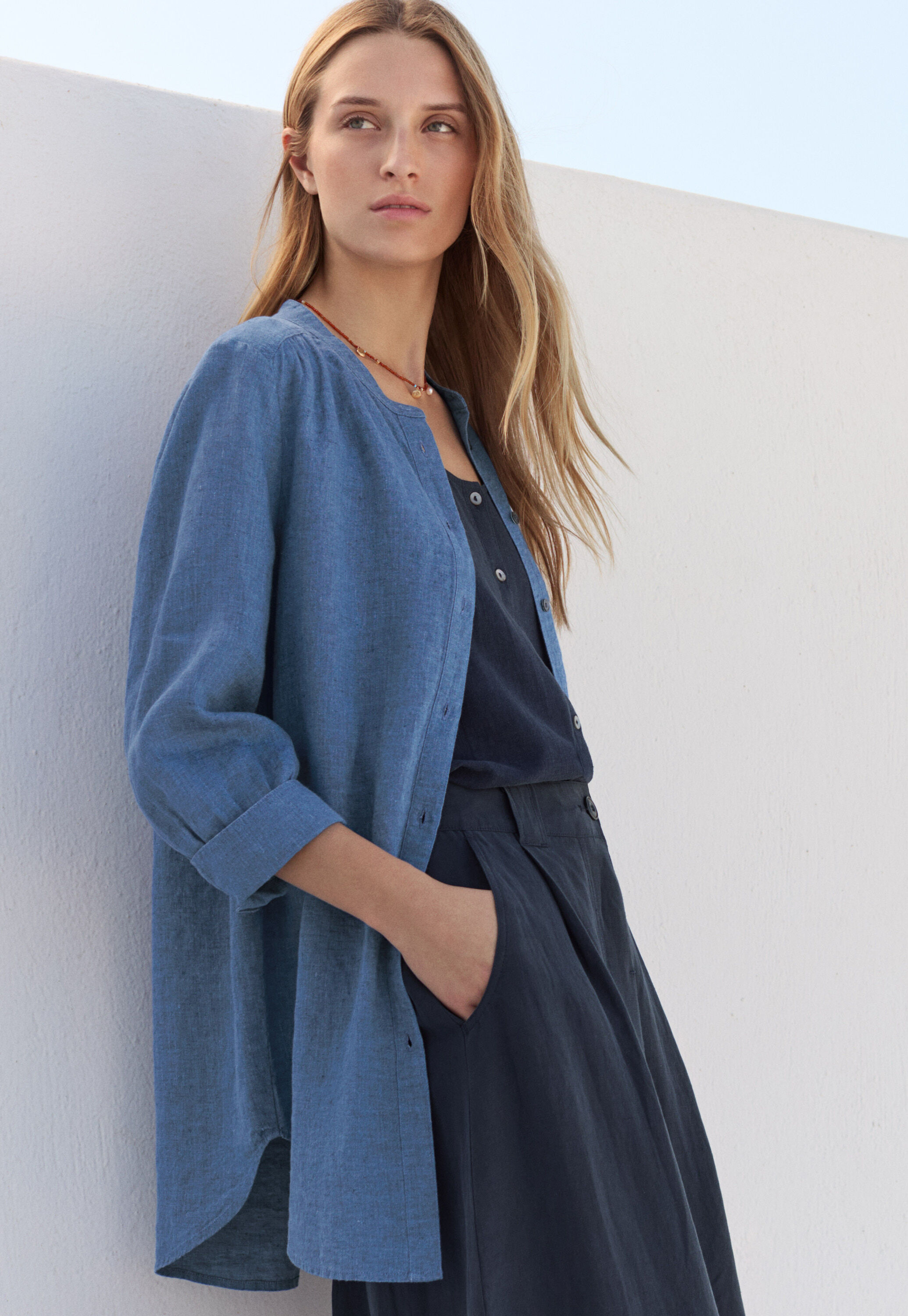 Long curved-hem shirt