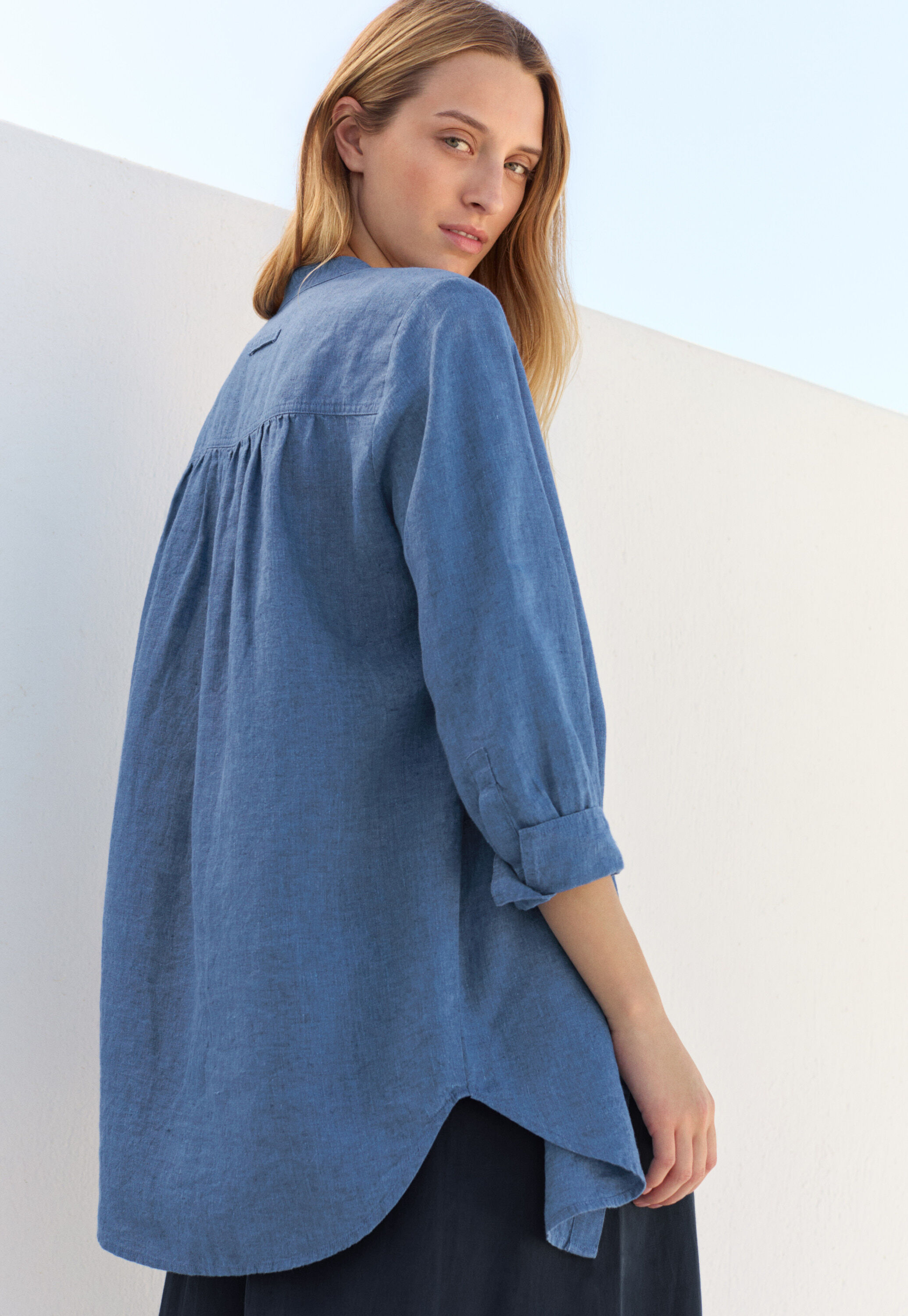 Long curved-hem shirt