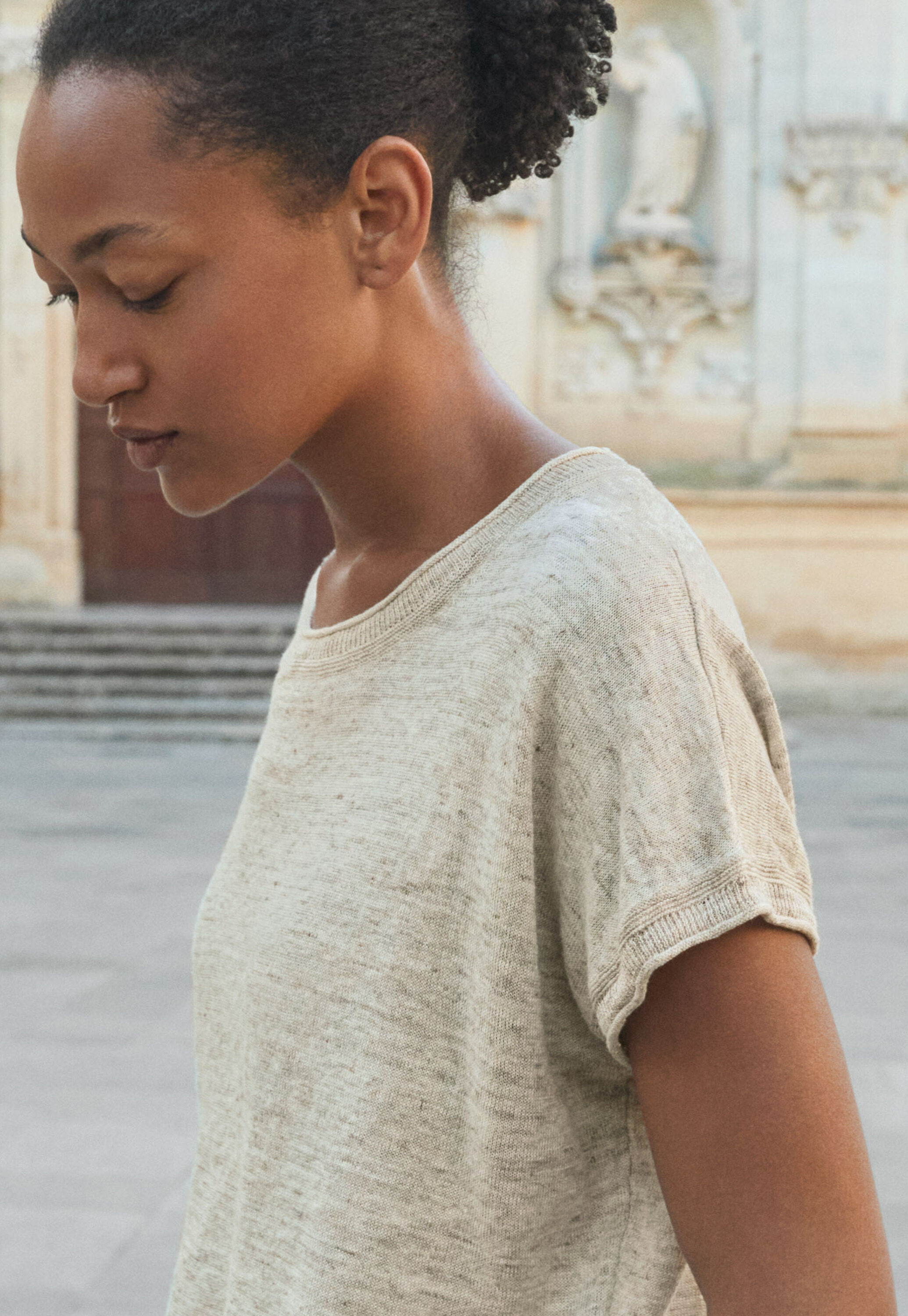 Short-sleeve sweater