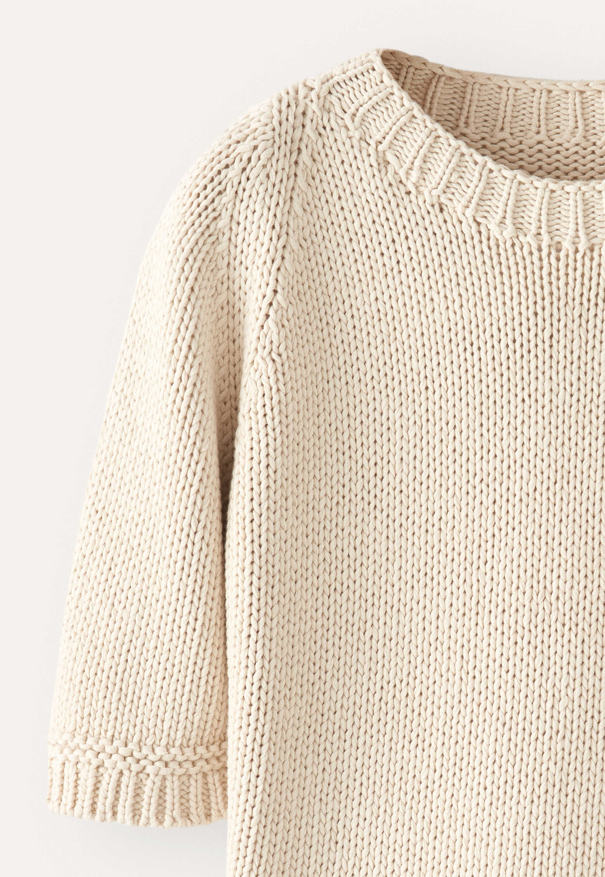 Short-sleeve sweater