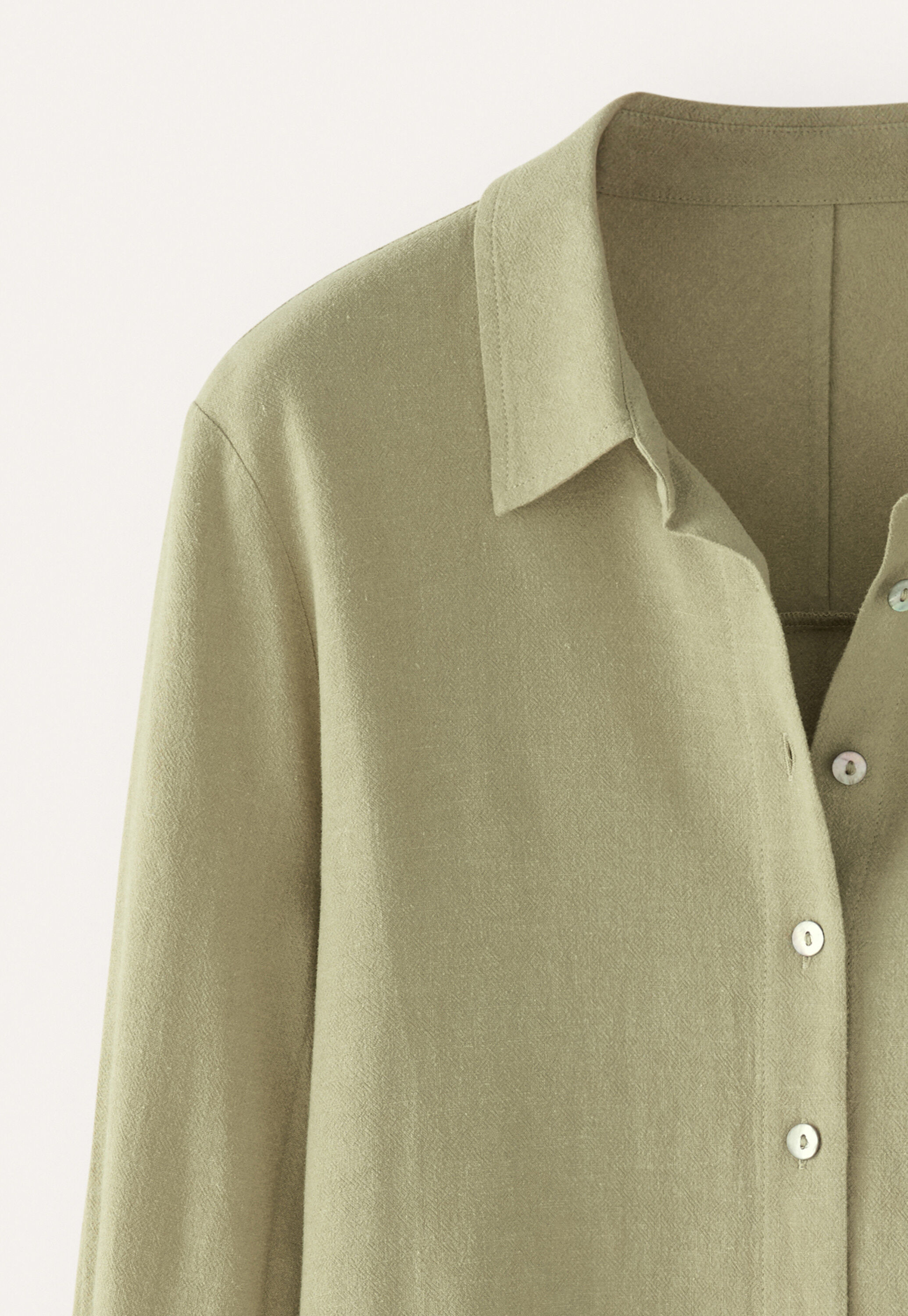 Curved-sleeve blouse
