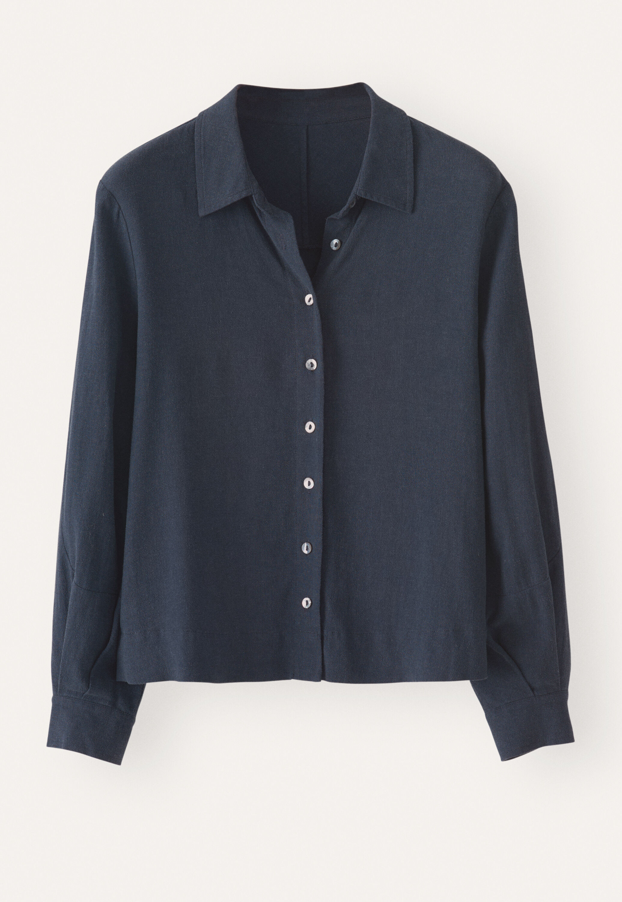 Curved-sleeve blouse