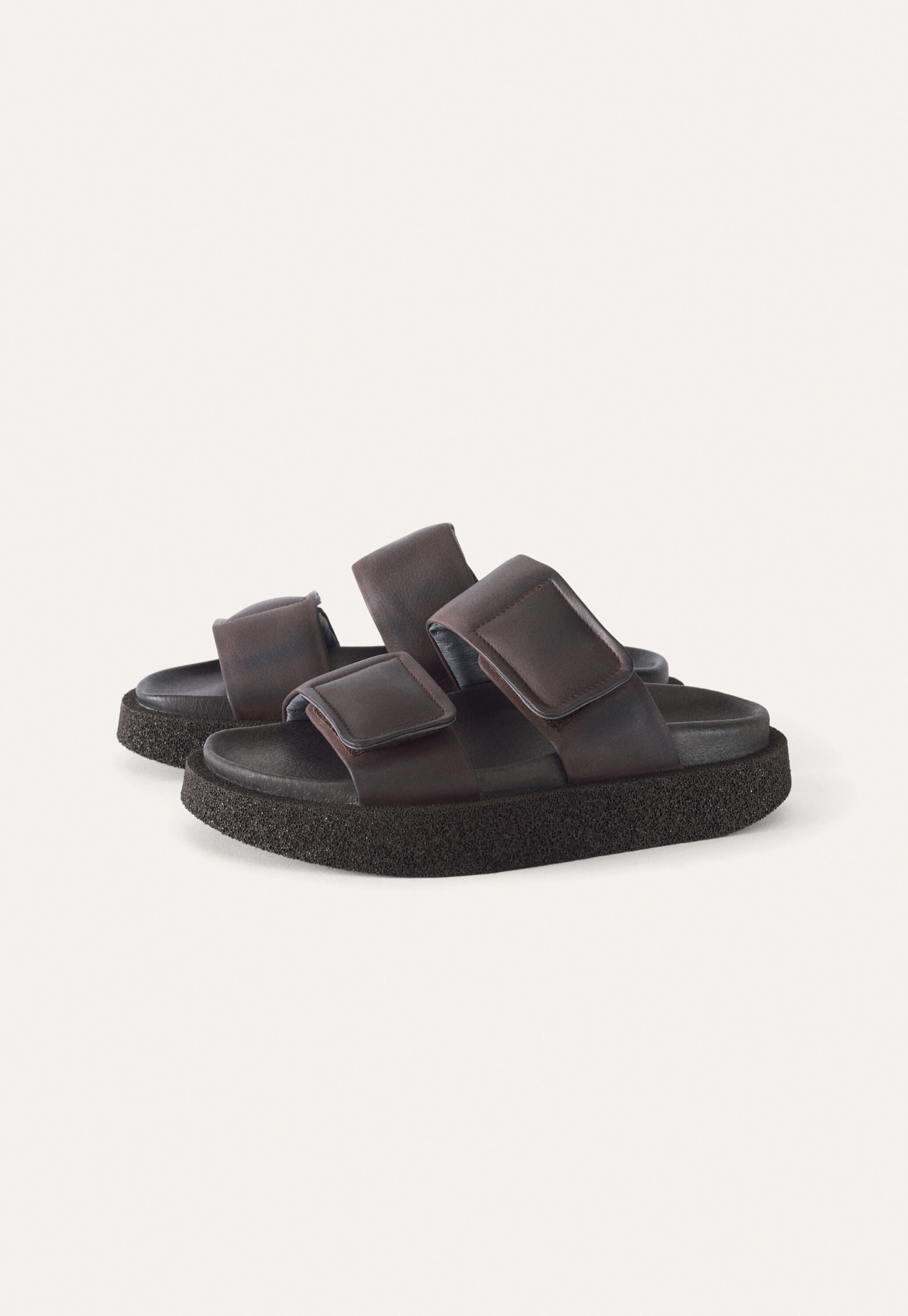 Wedge sandal with cut-out