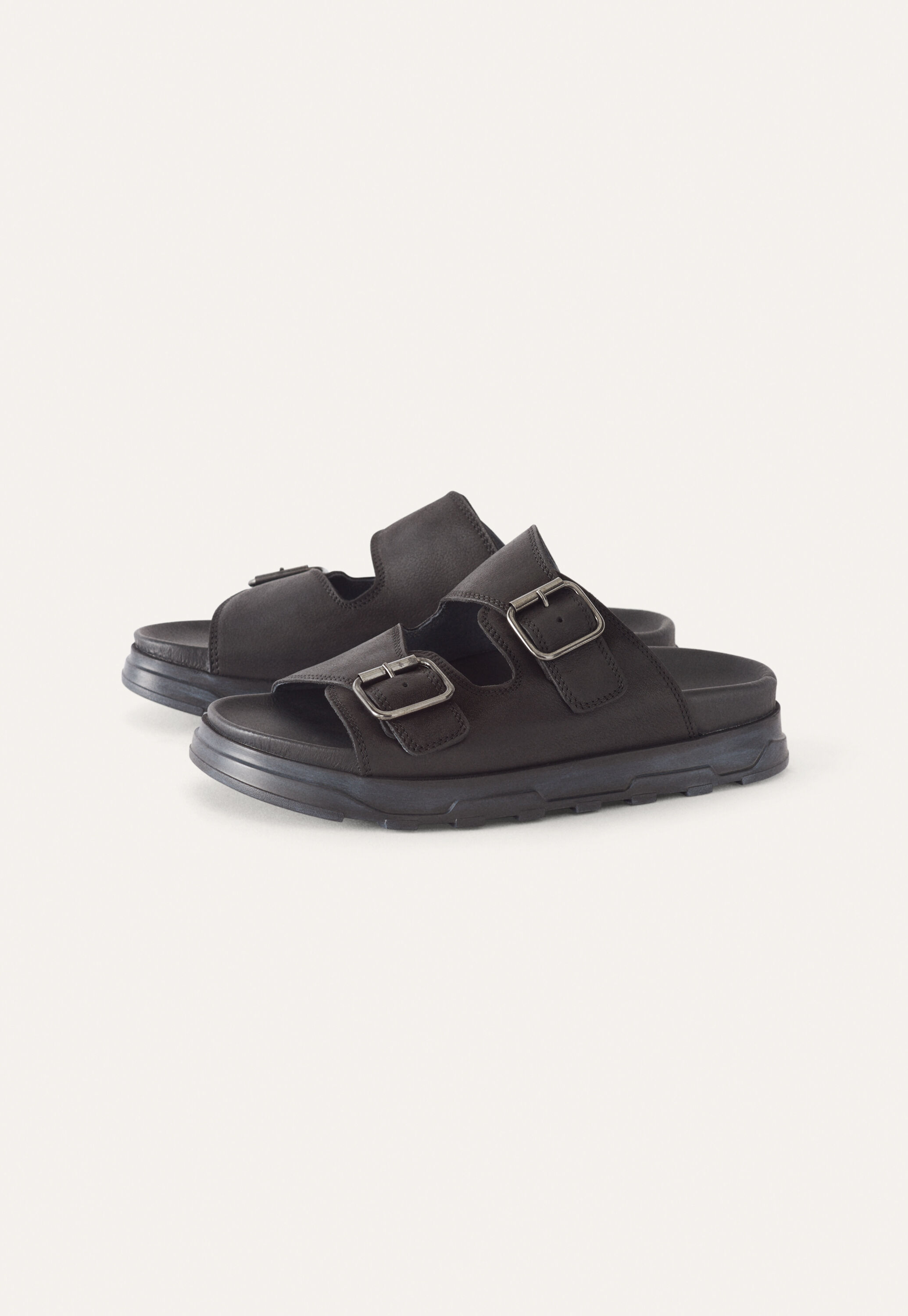 Wedge sandal with cut-out