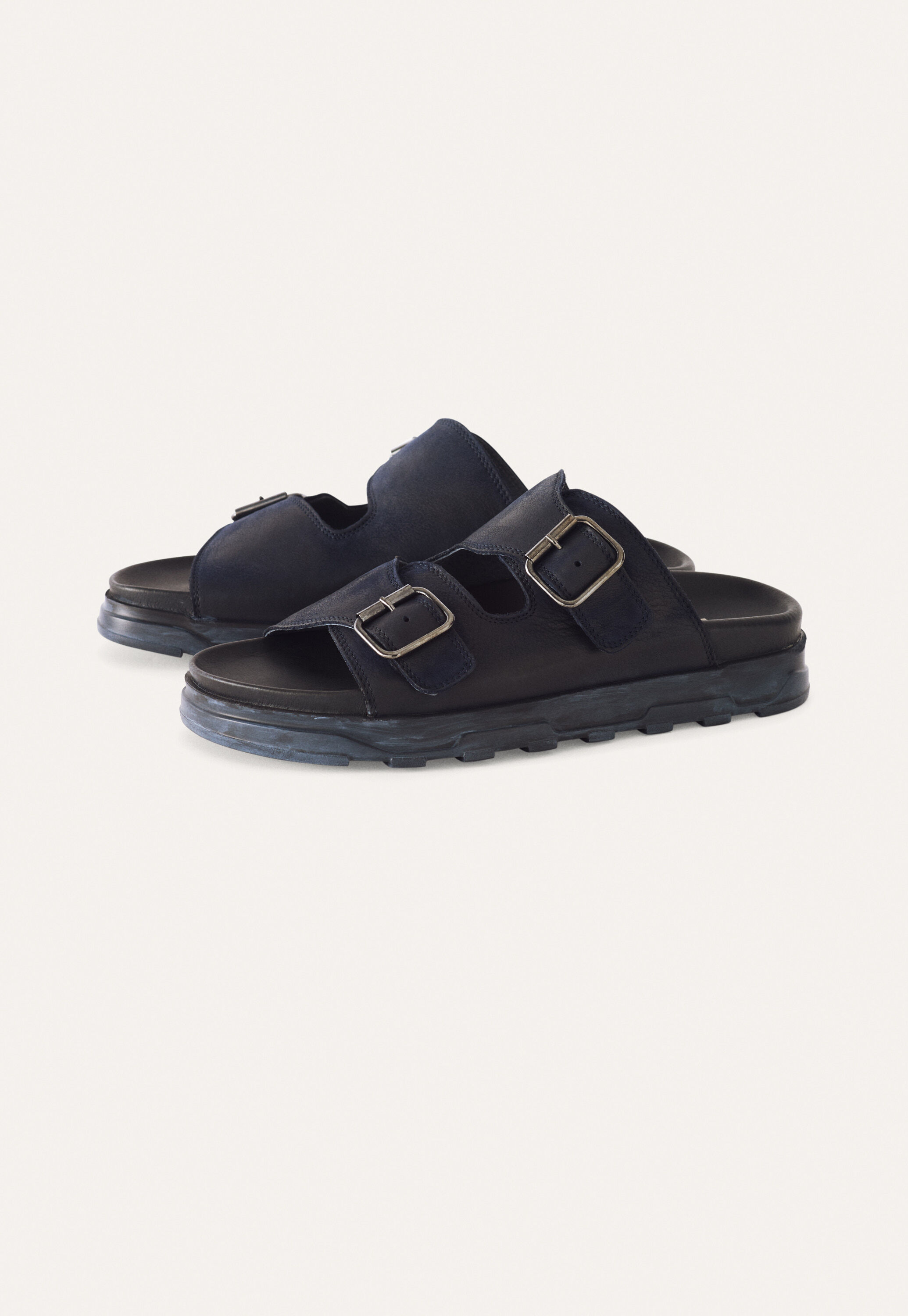 Wedge sandal with cut-out