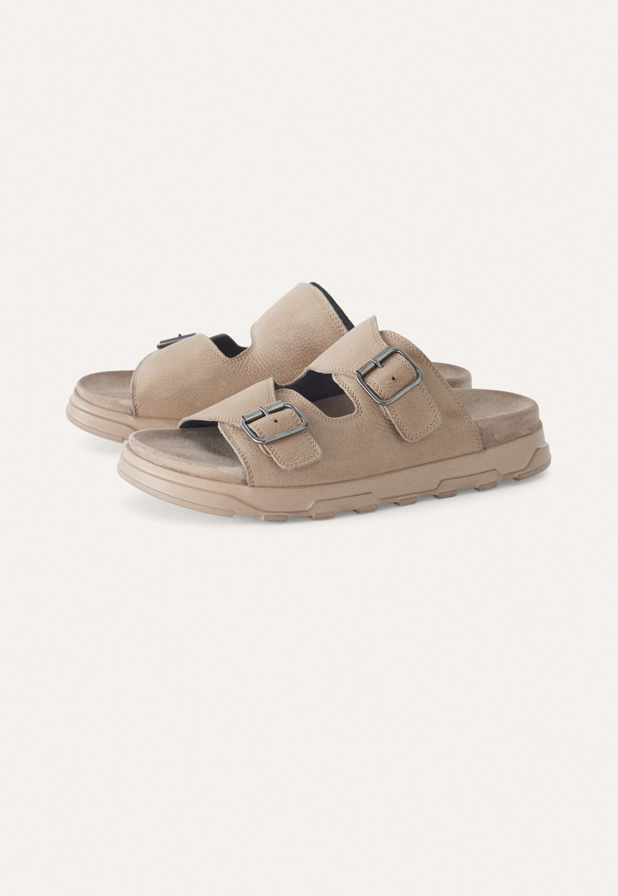 Wedge sandal with cut-out
