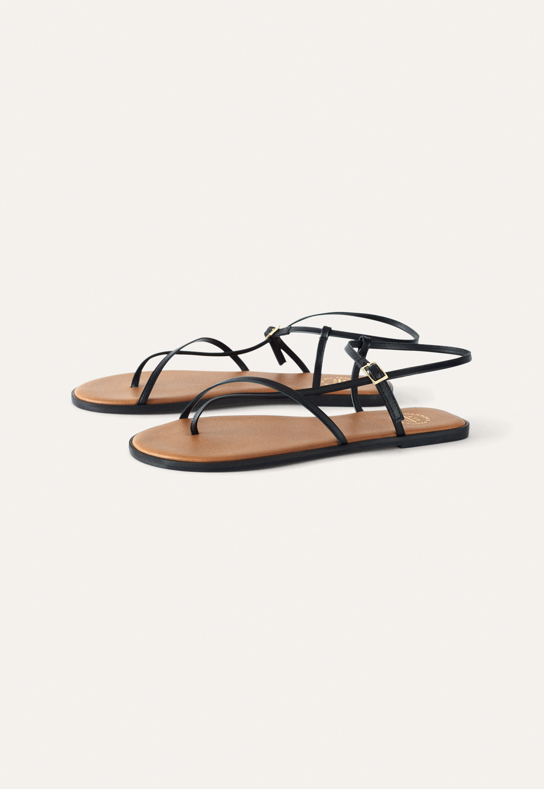 Multi-straps sandals
