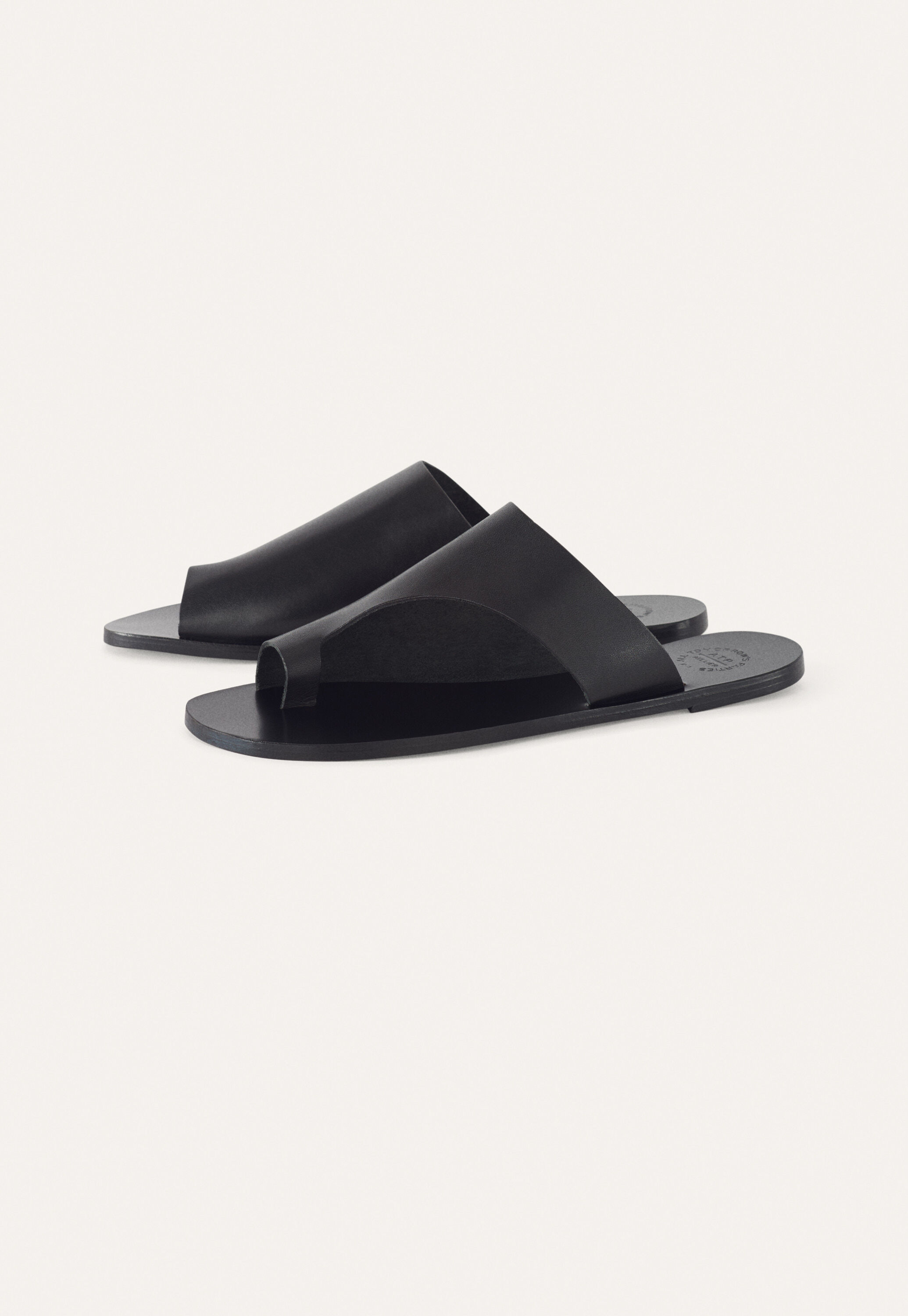 Wedge sandal with cut-out