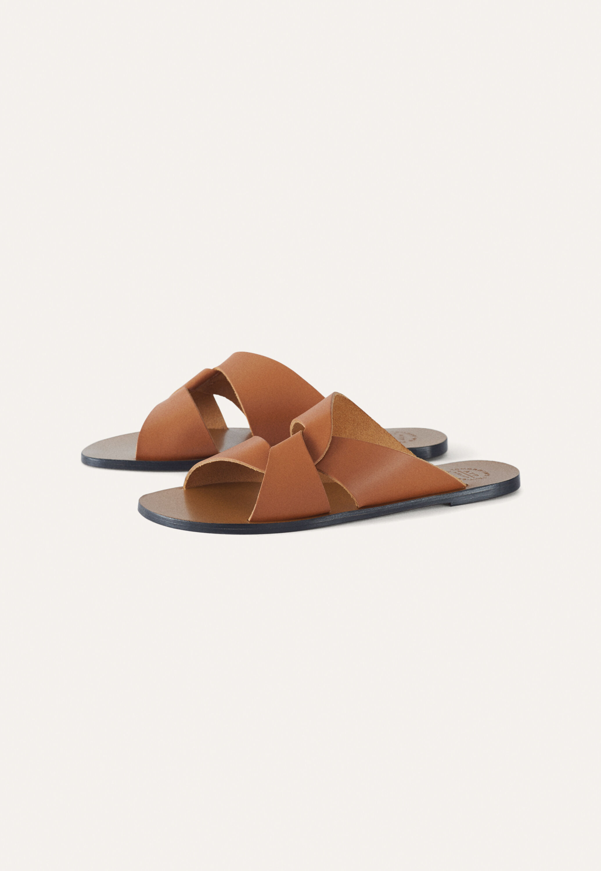 Wedge sandal with cut-out