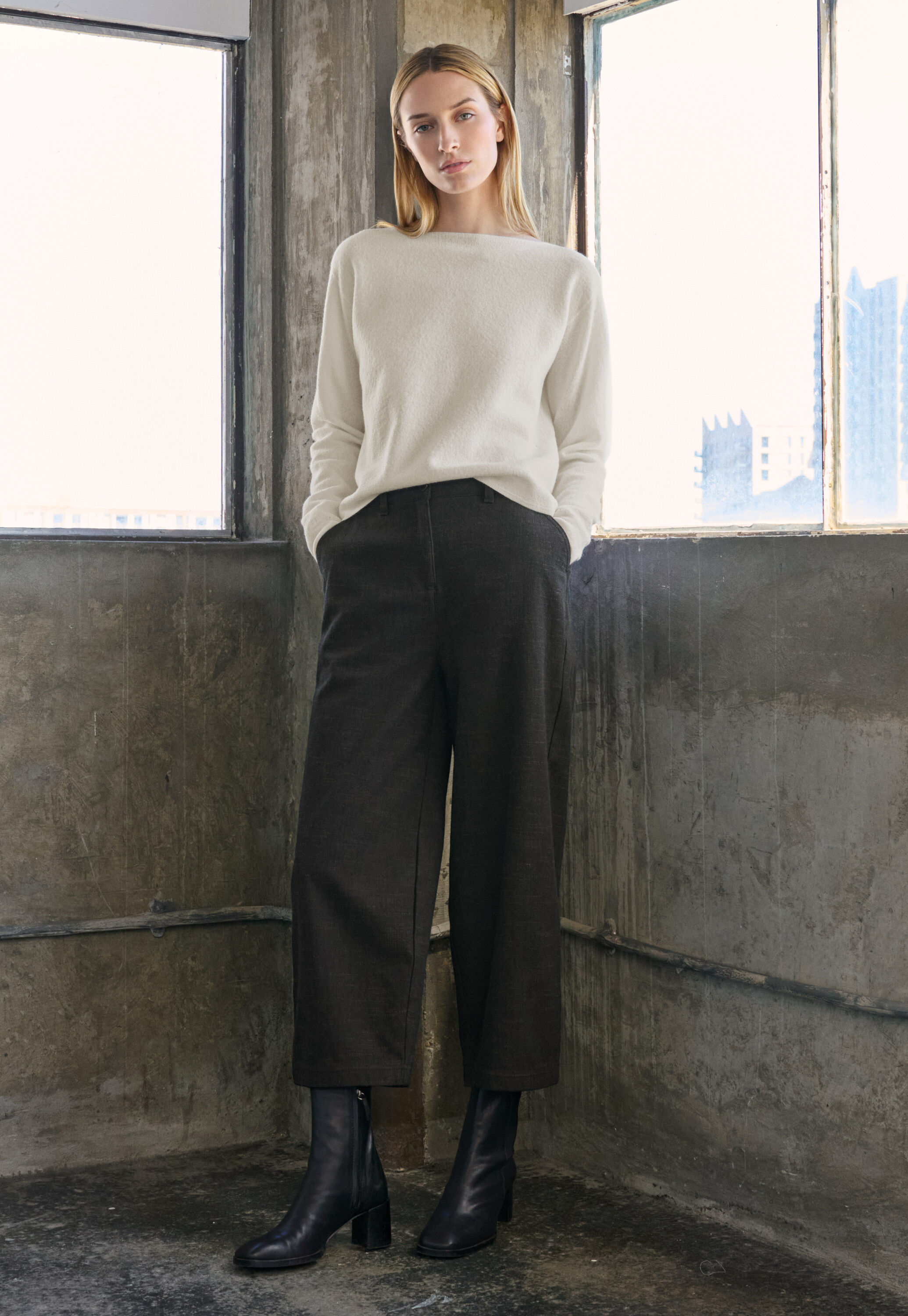 Barrel-leg trousers