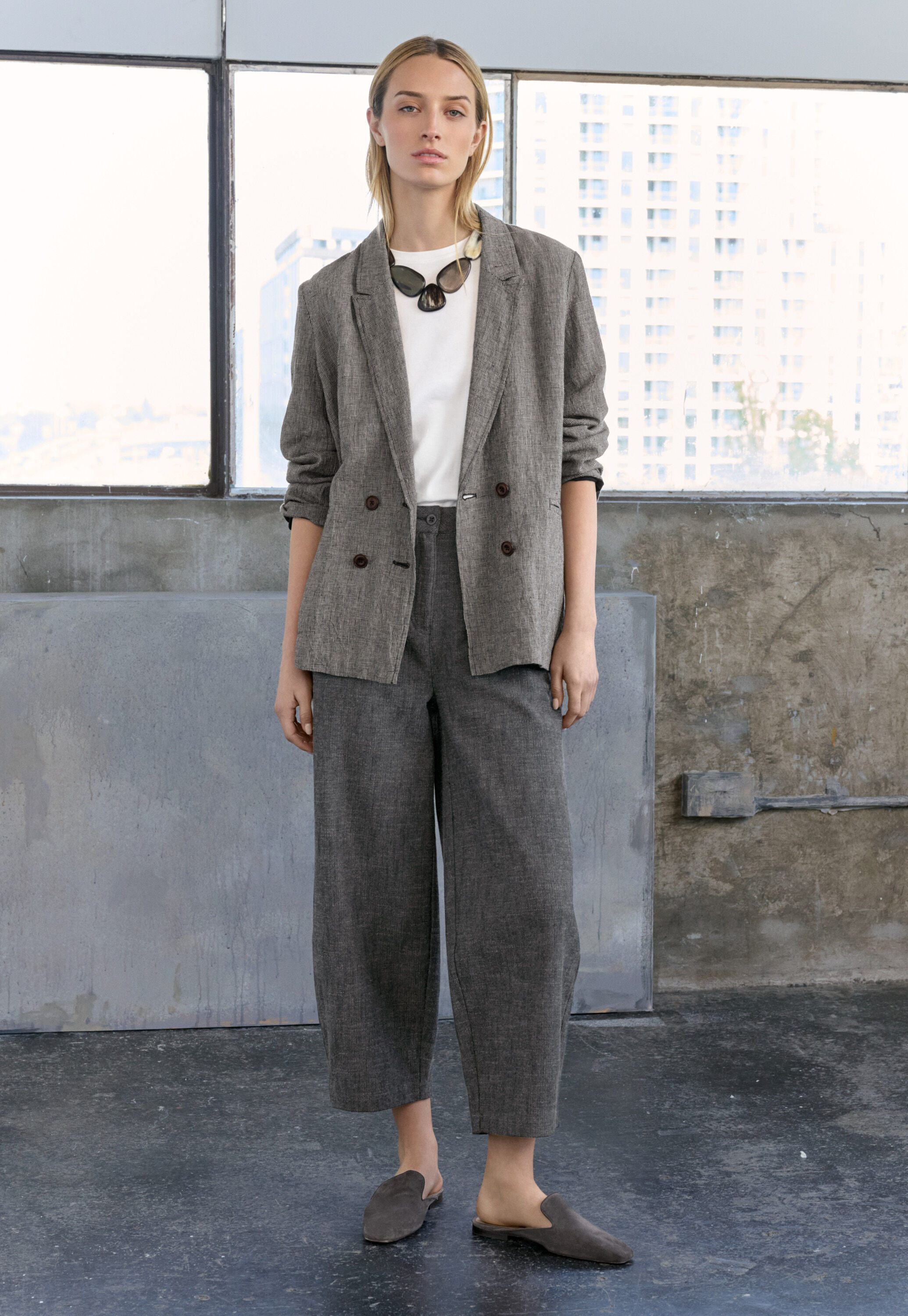Barrel-leg trousers