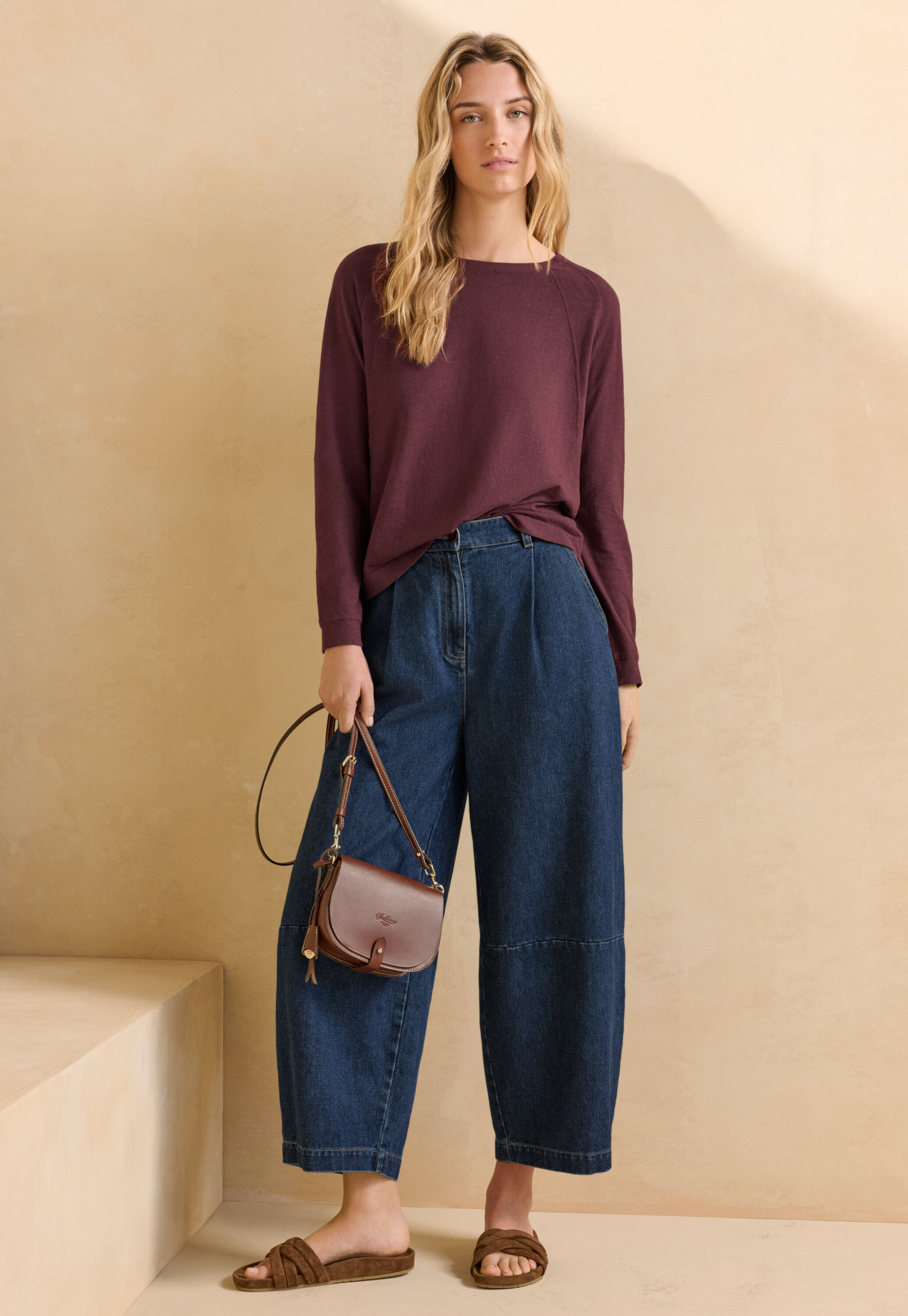 Barrel-leg trousers