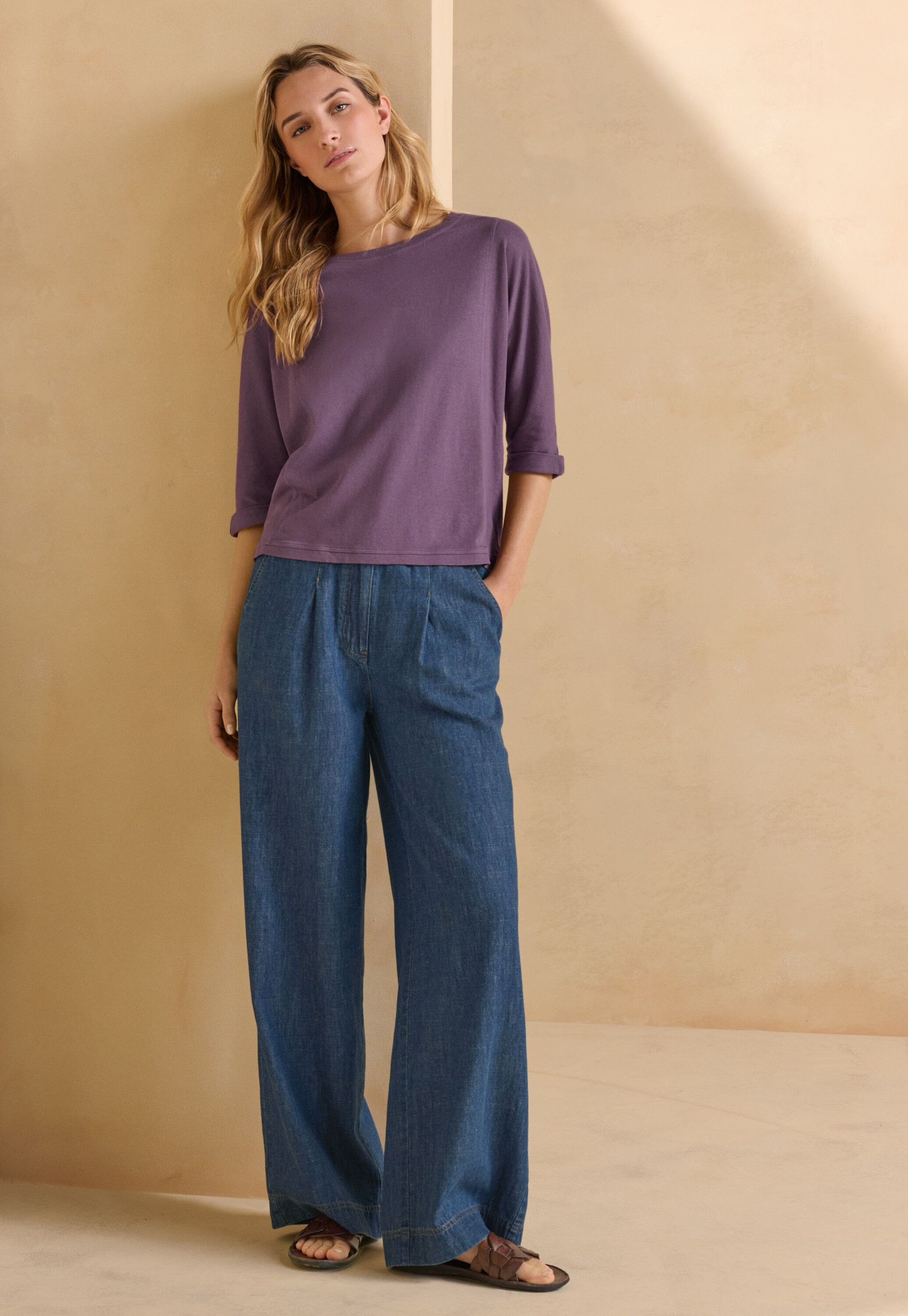 Indigo-dyed wide trousers