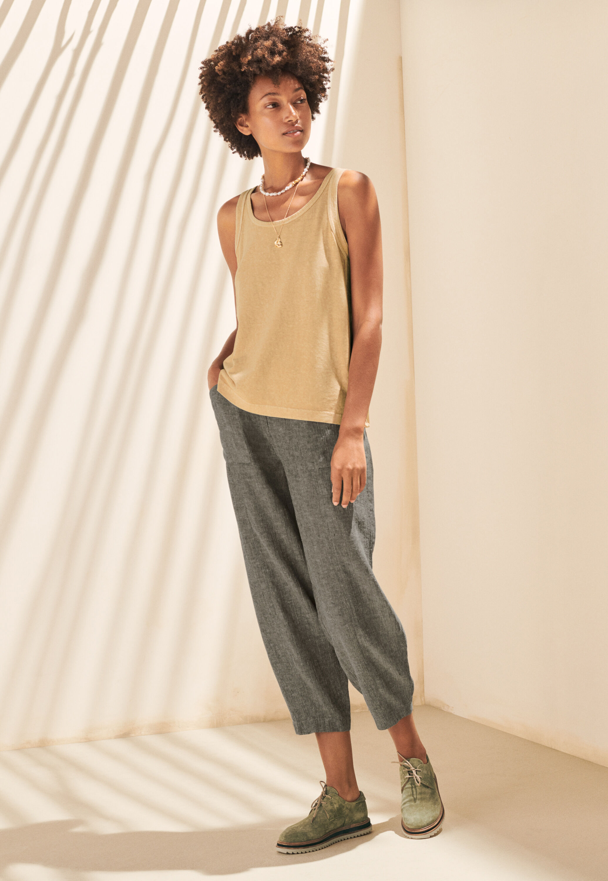 Front-seam trousers
