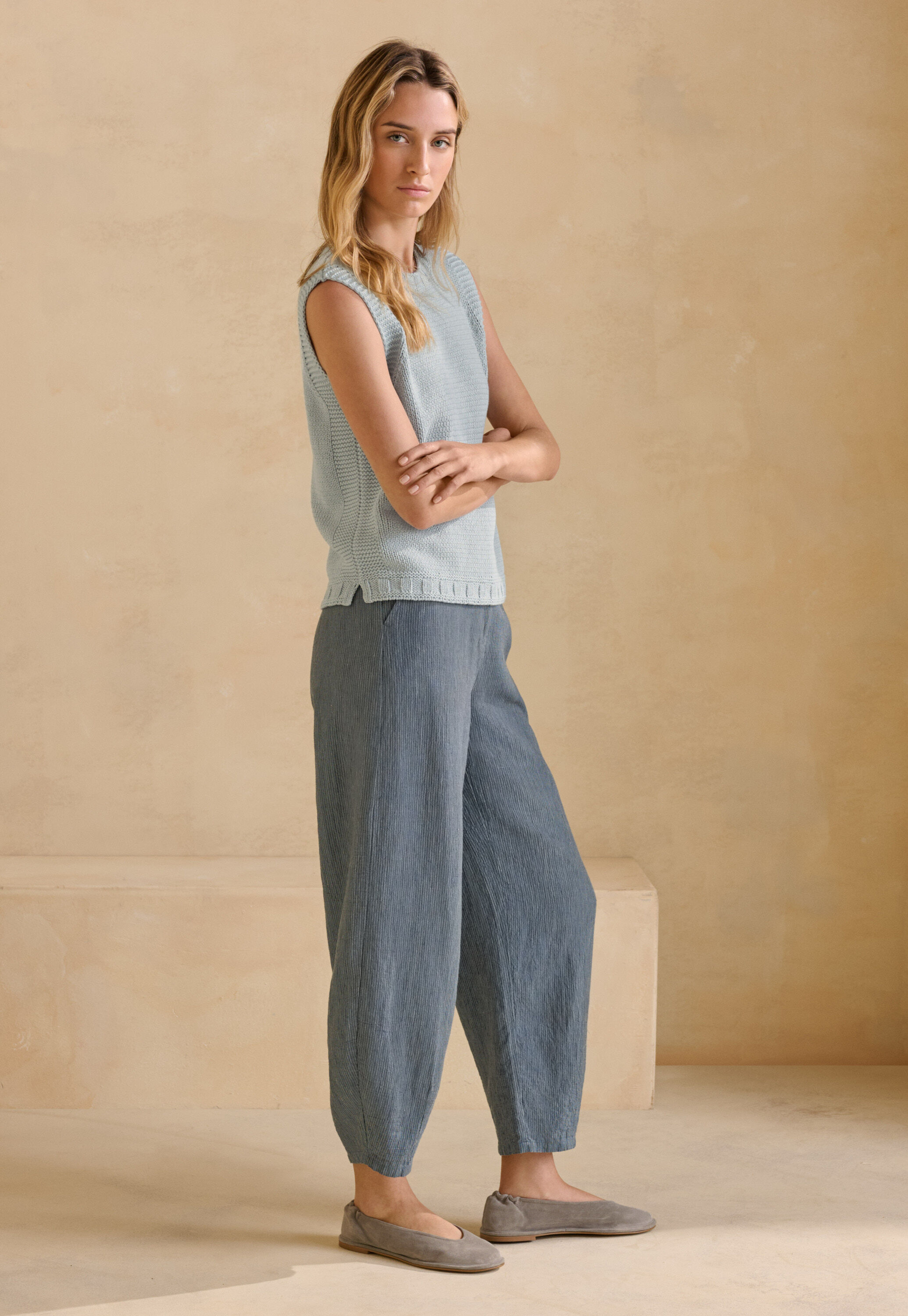 Striped dart-hem trousers