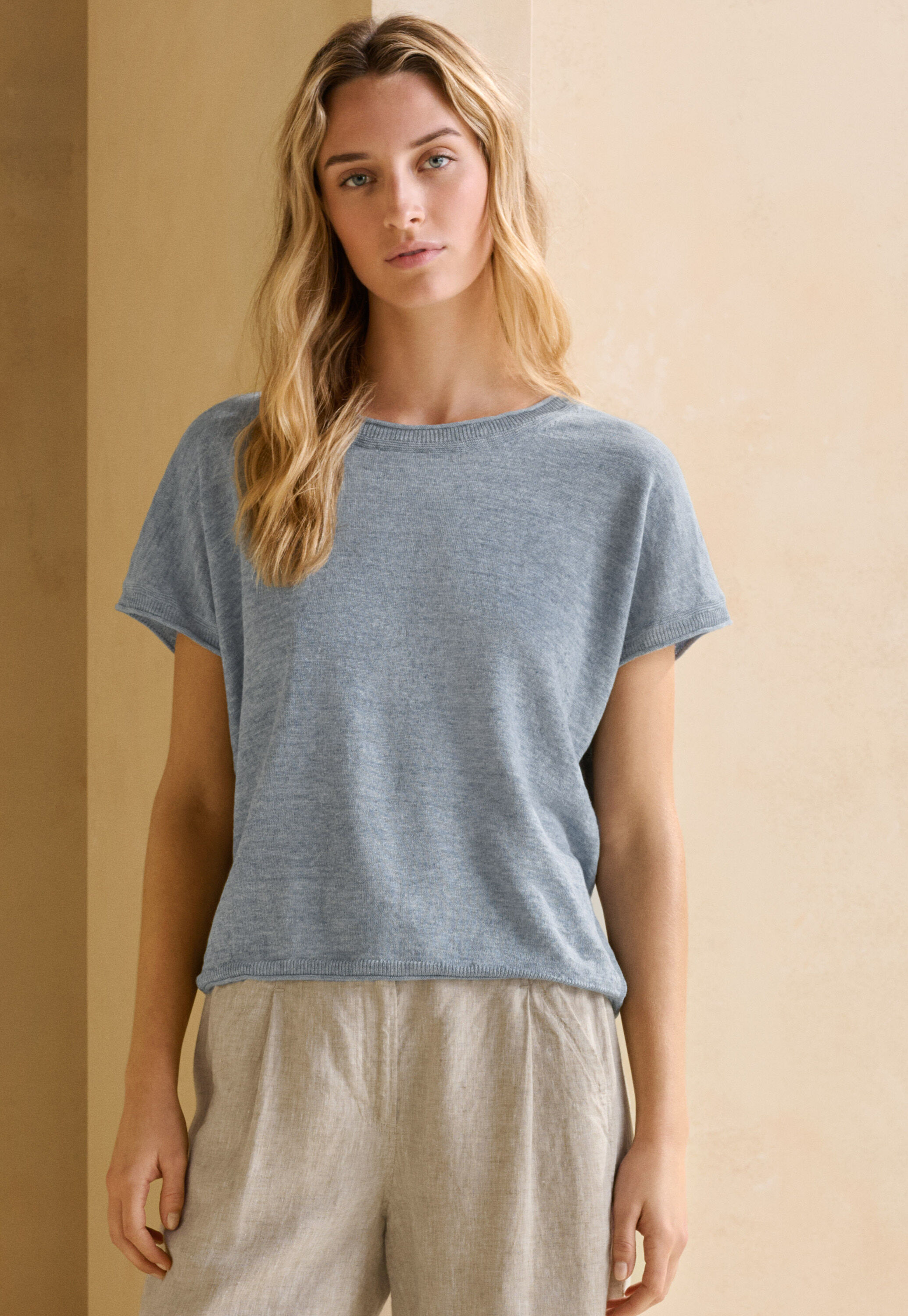 Short-sleeve sweater