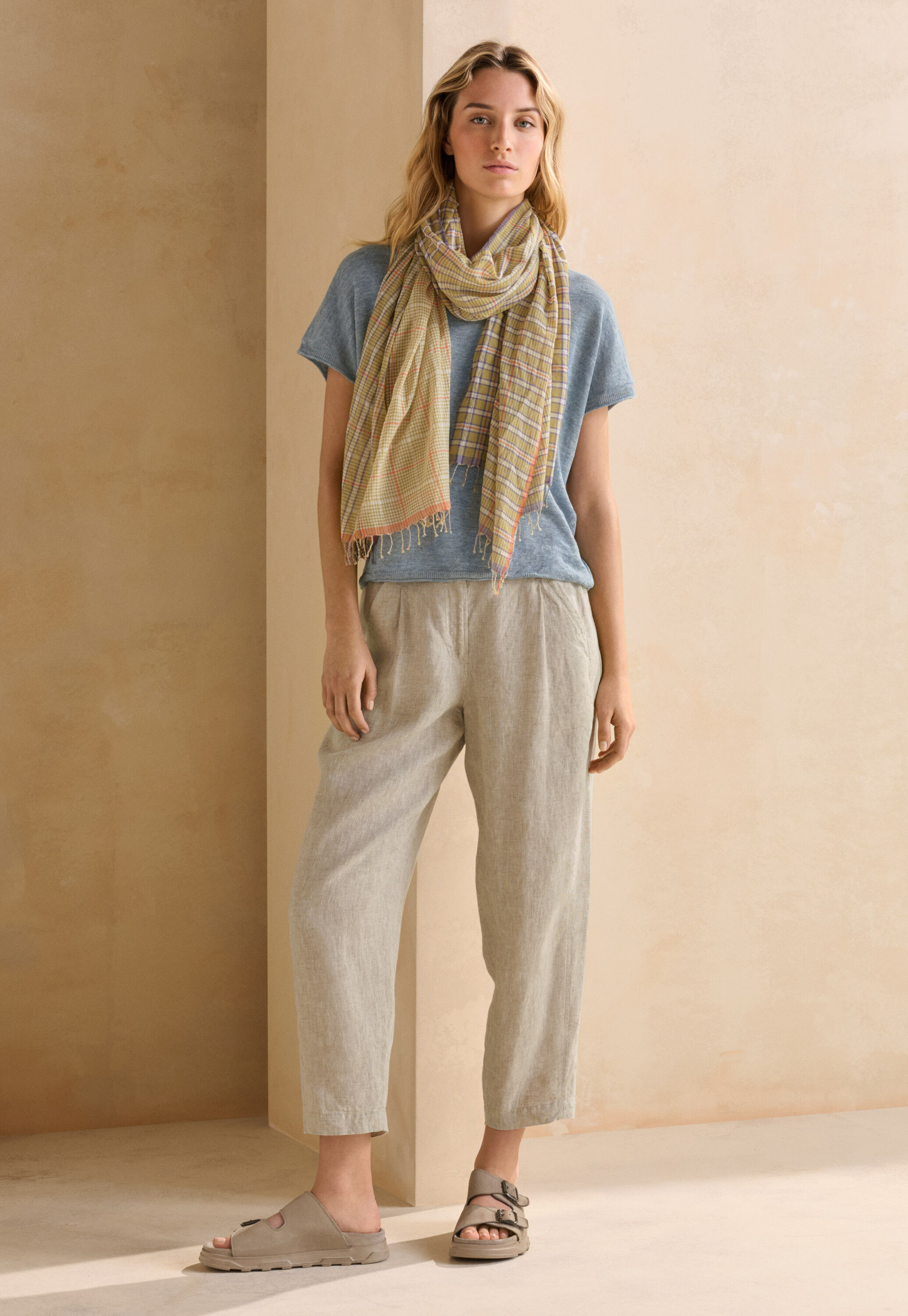 Short-sleeve sweater