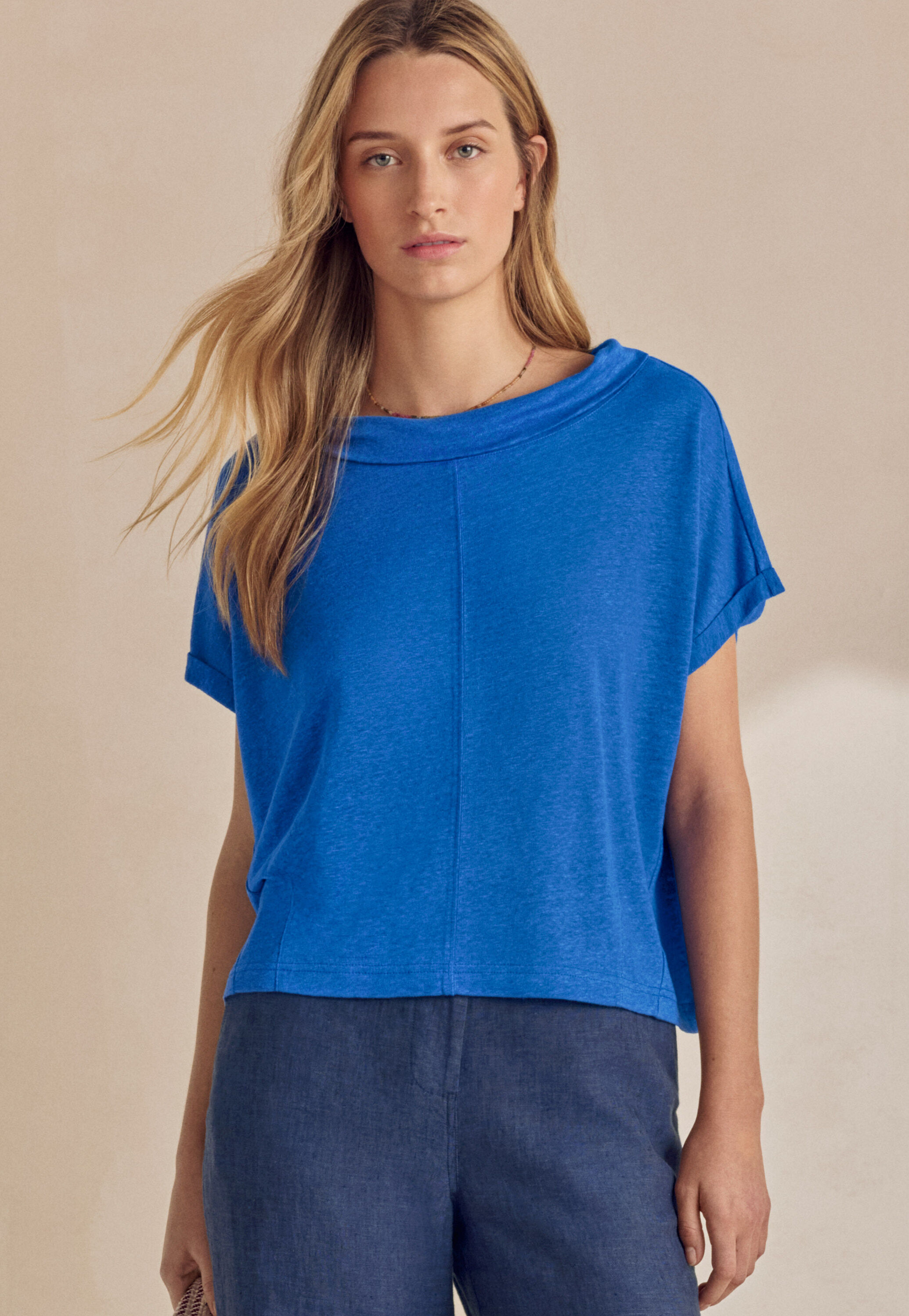 Turned-over neck top