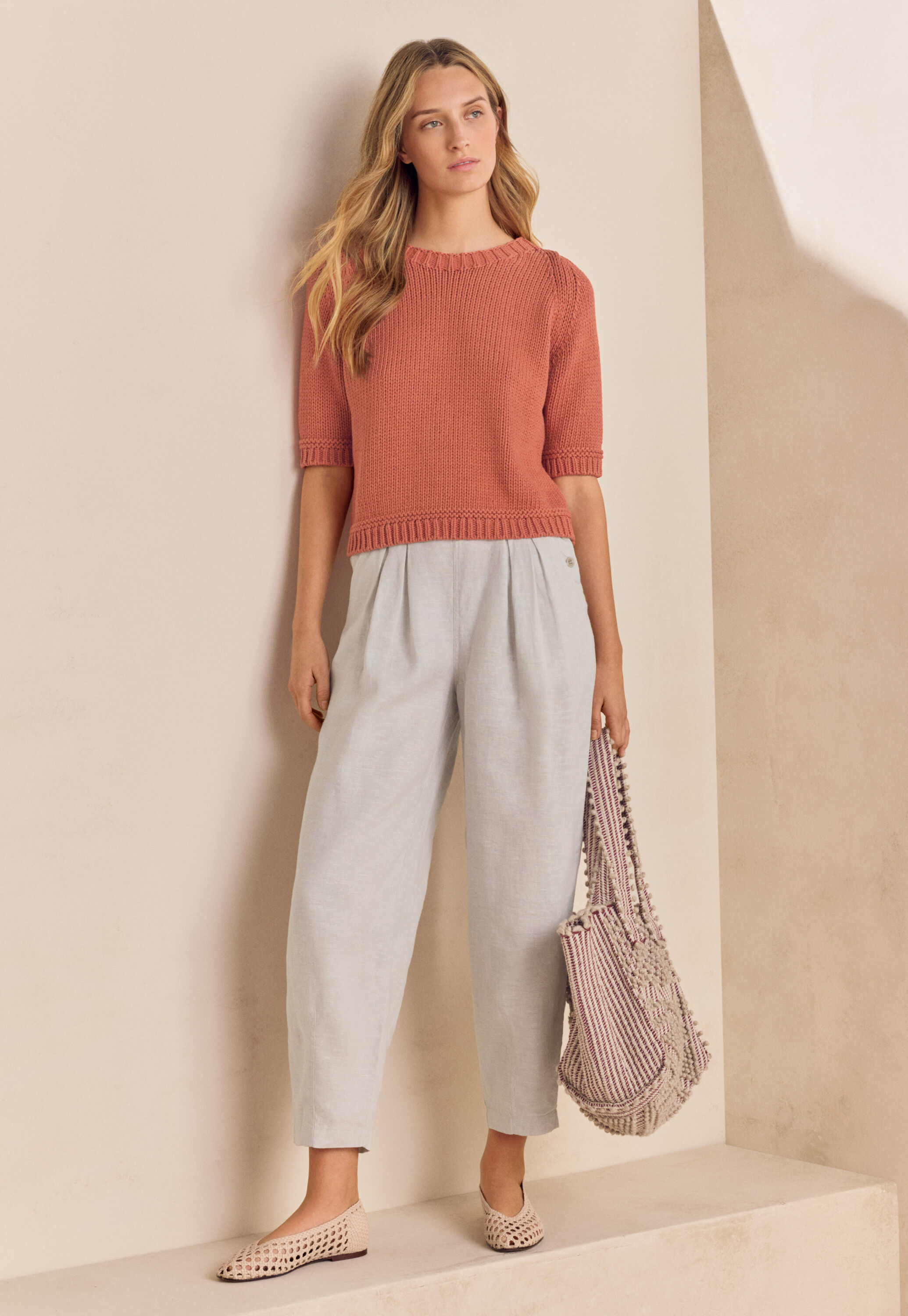 Cropped pleated trousers