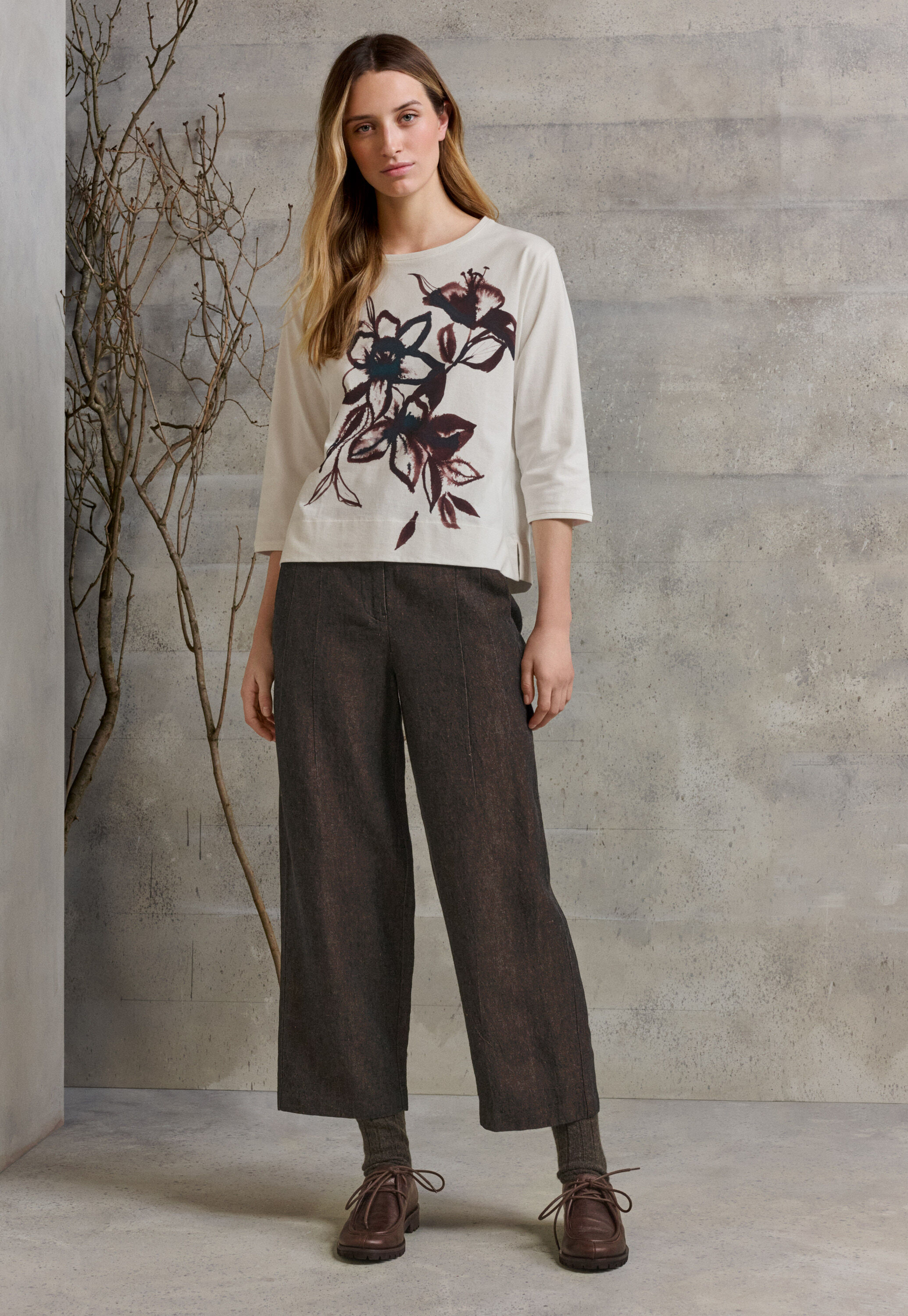 Barrel-leg trousers