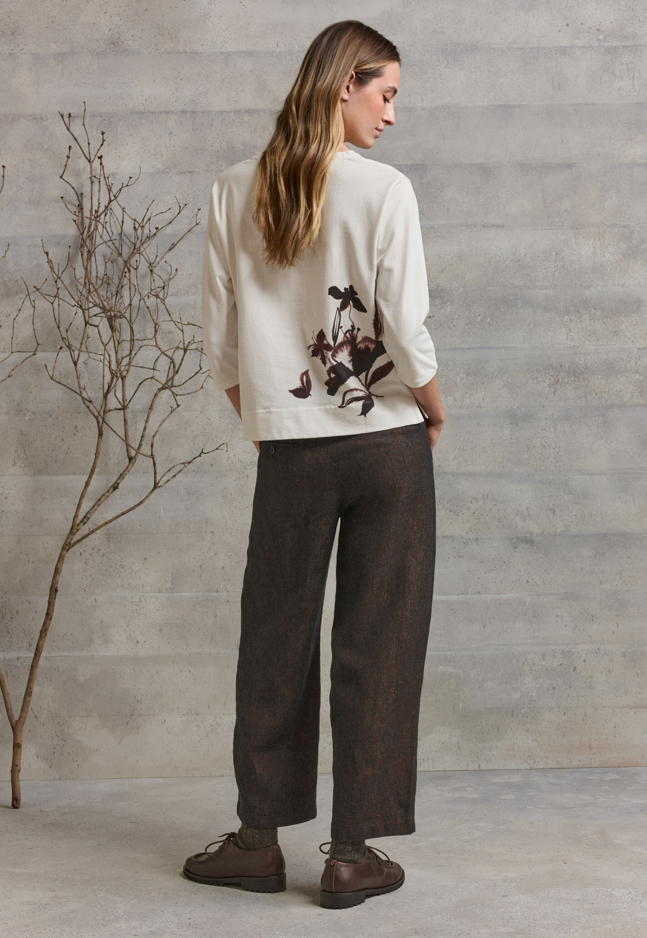 Barrel-leg trousers