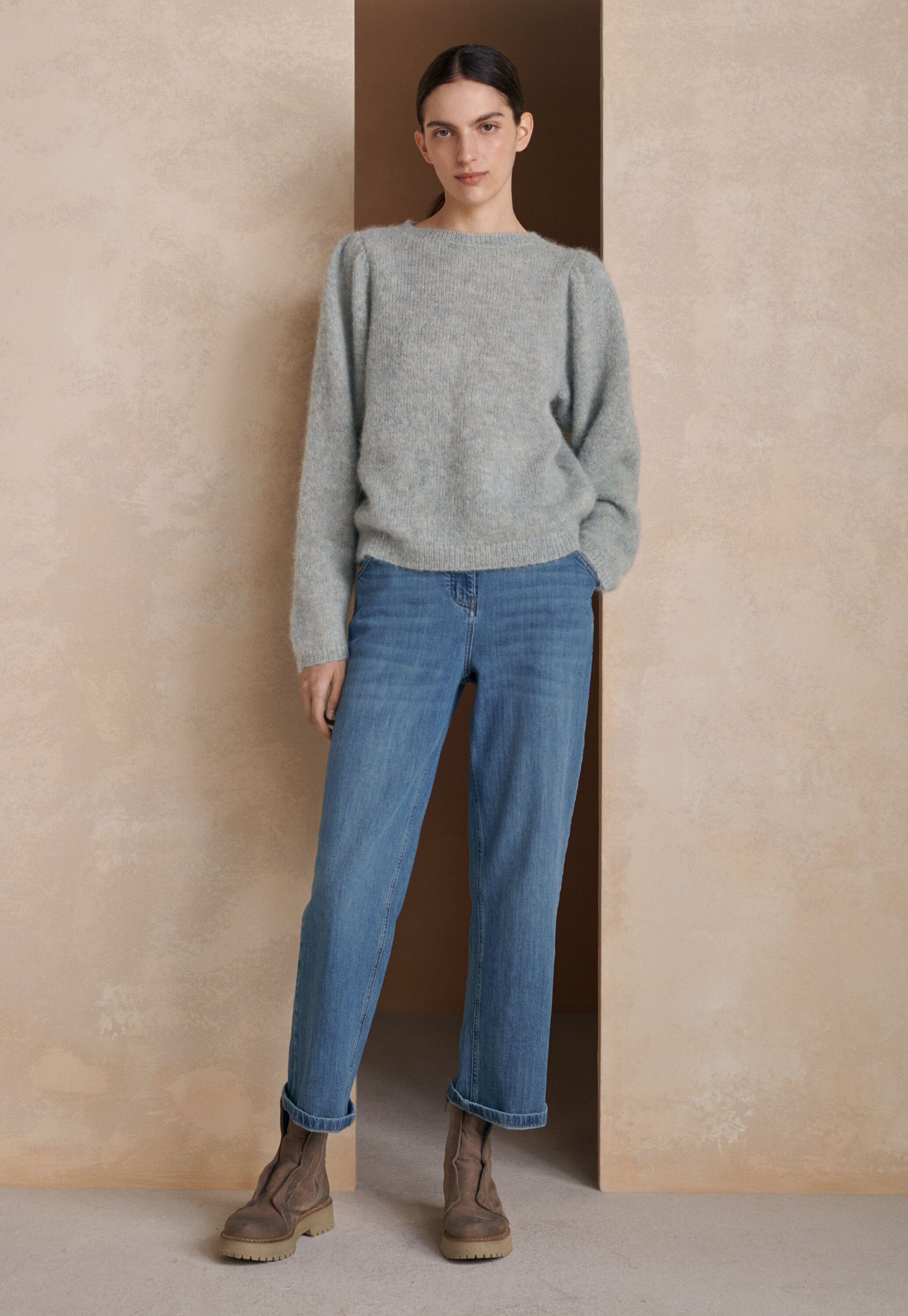 Tapered cropped jeans