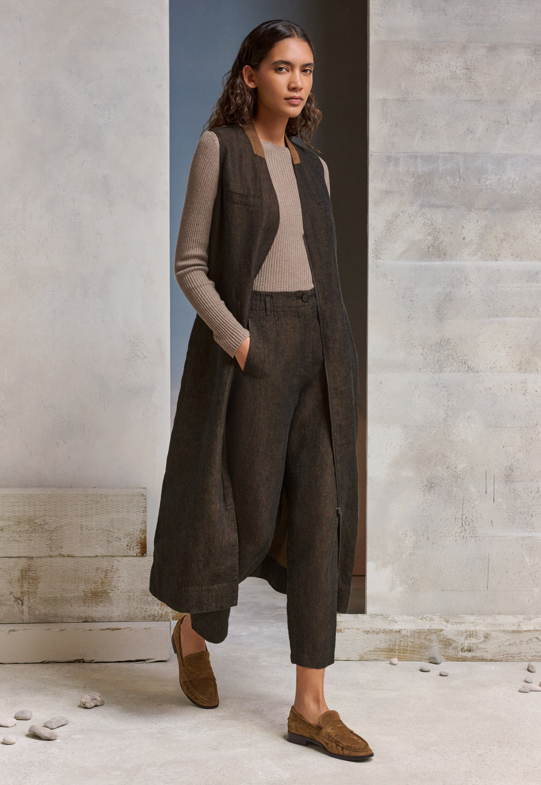 Barrel-leg trousers