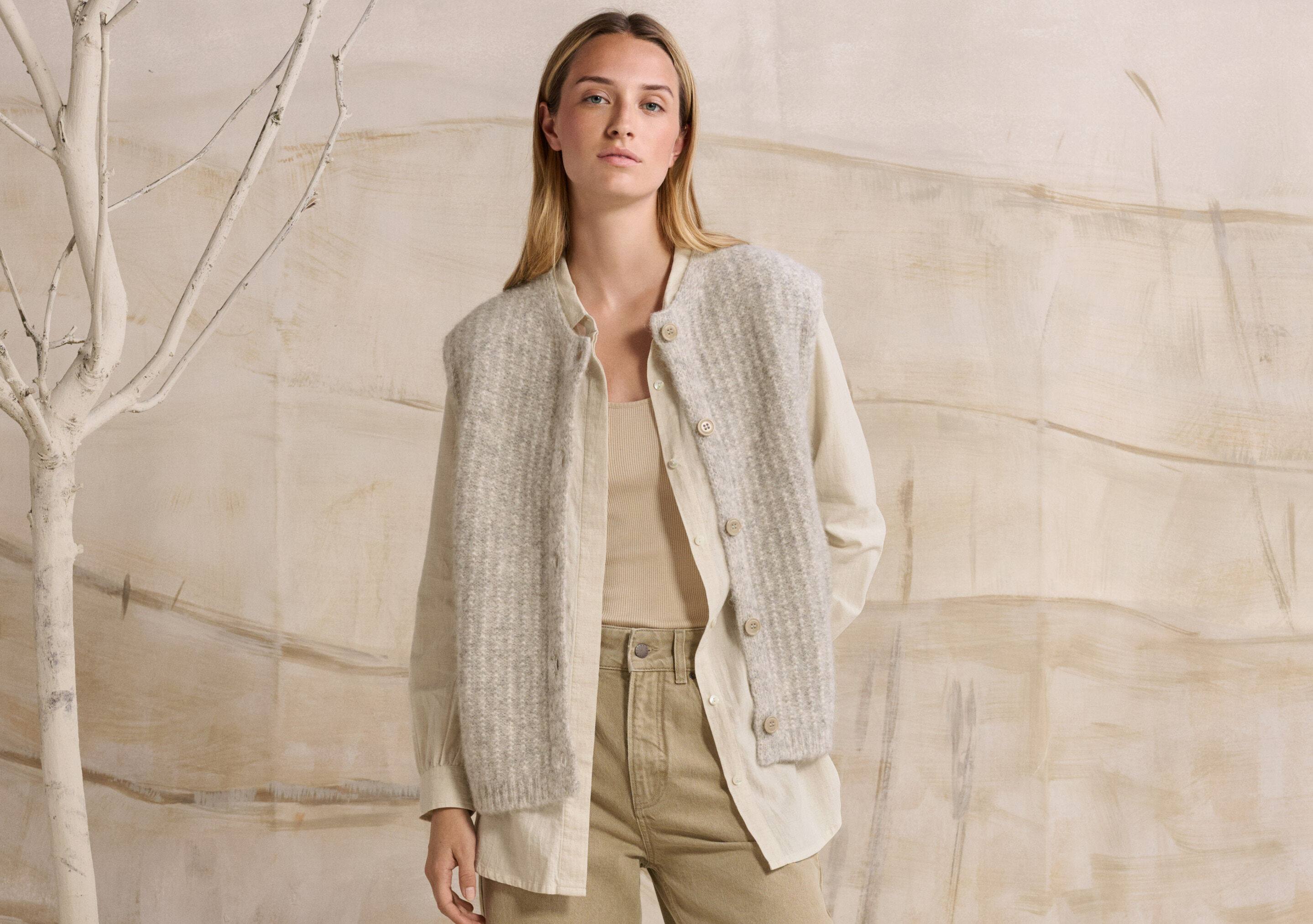 Sleeveless cardigan