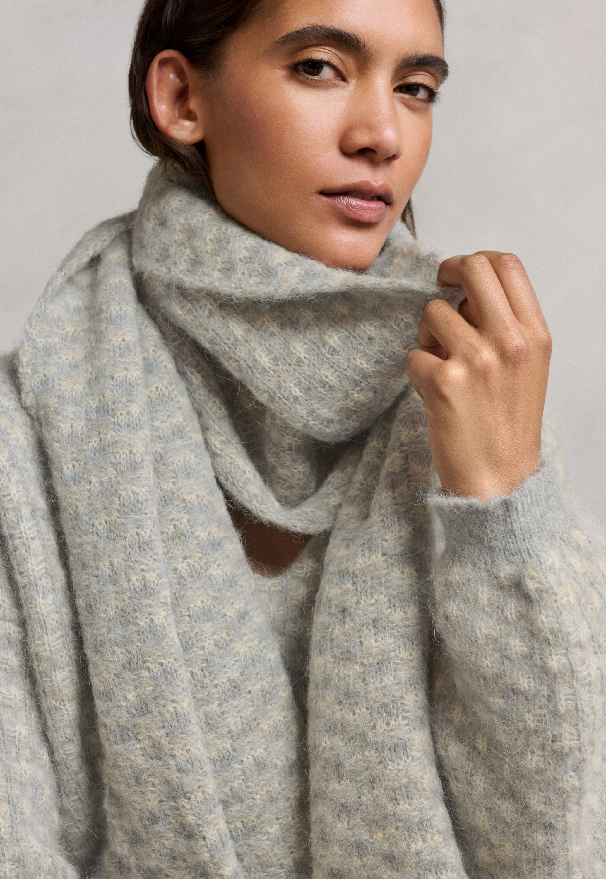 Stitch-detail scarf