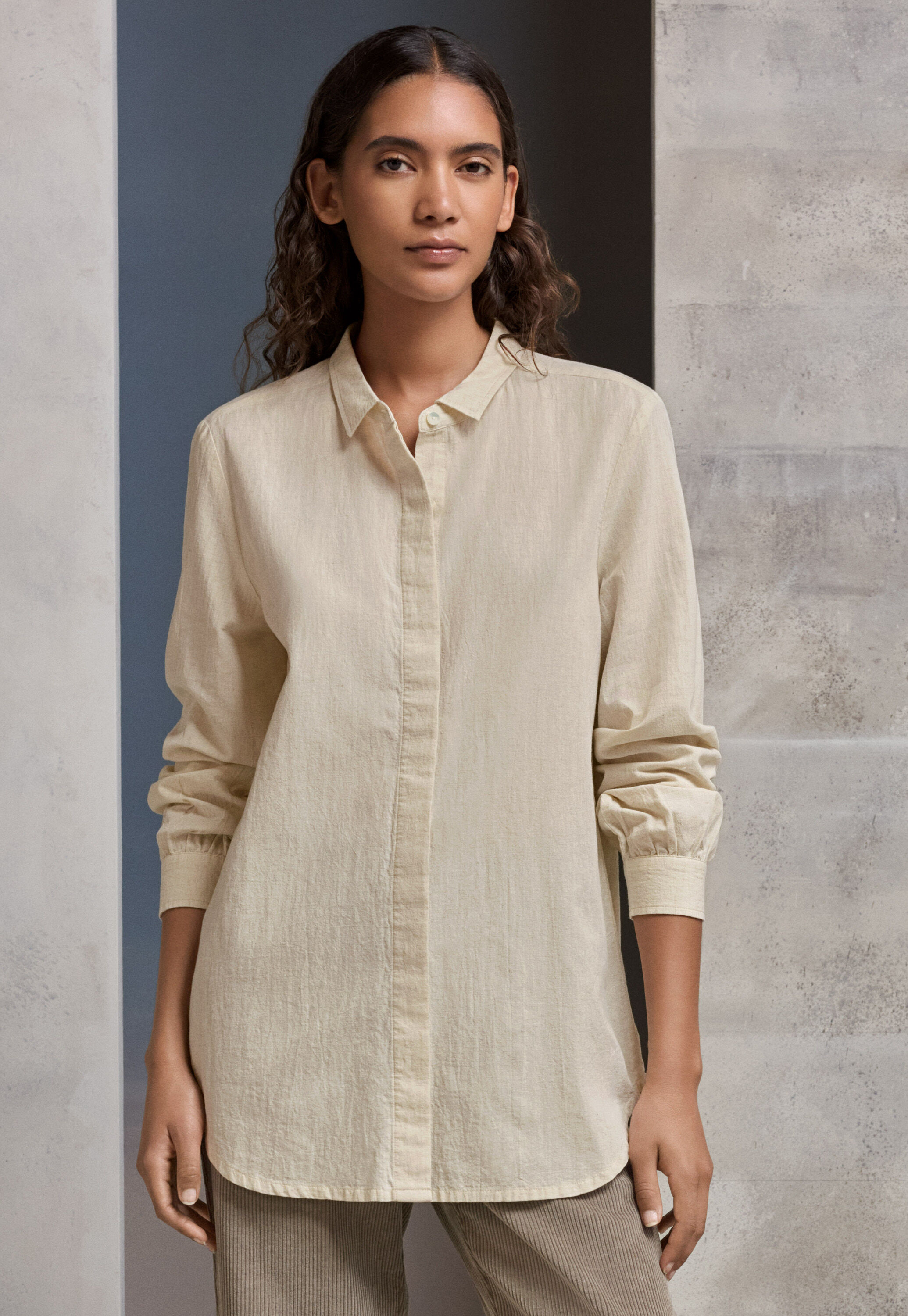 Curved hem shirt
