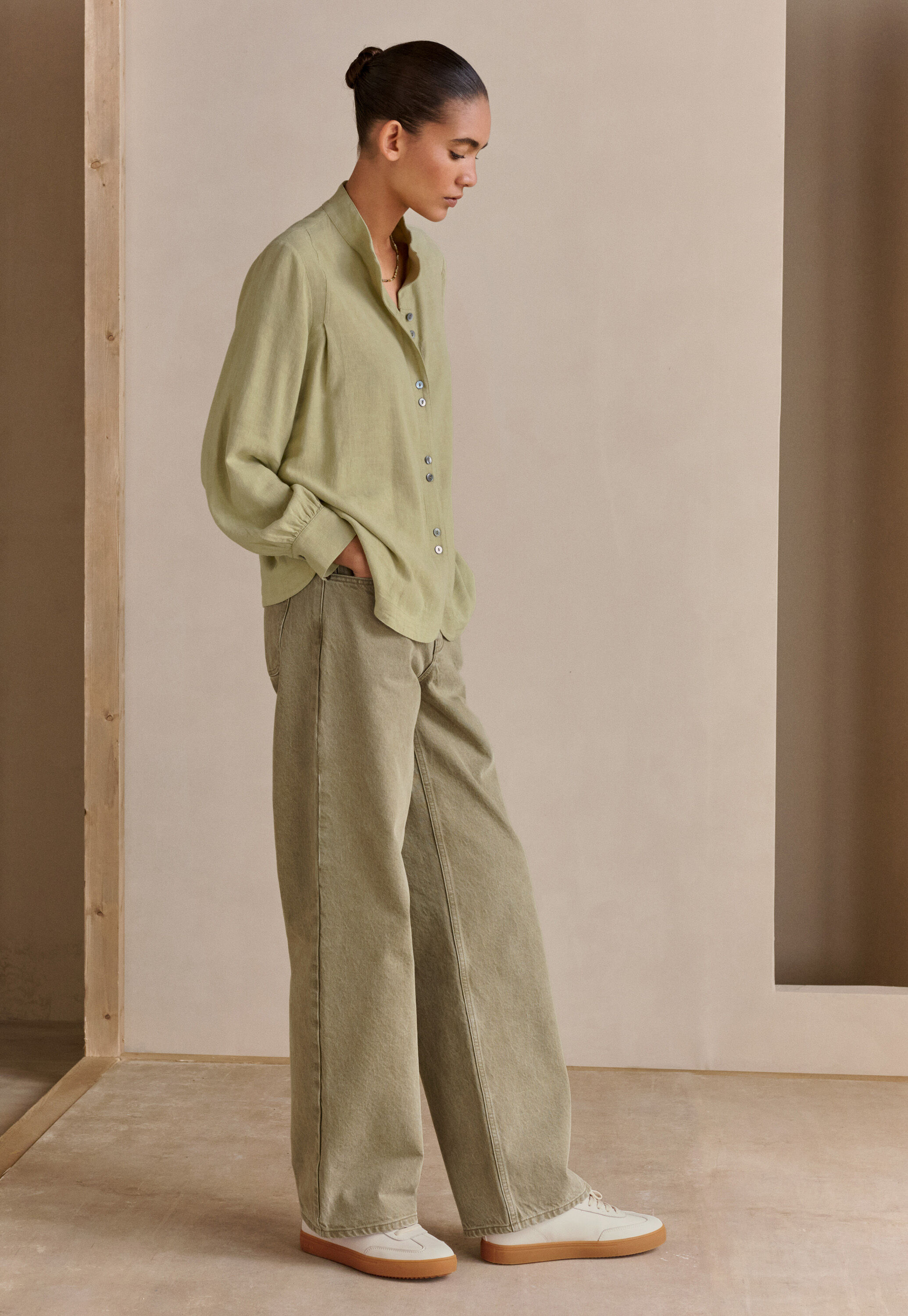 Straight-leg jeans