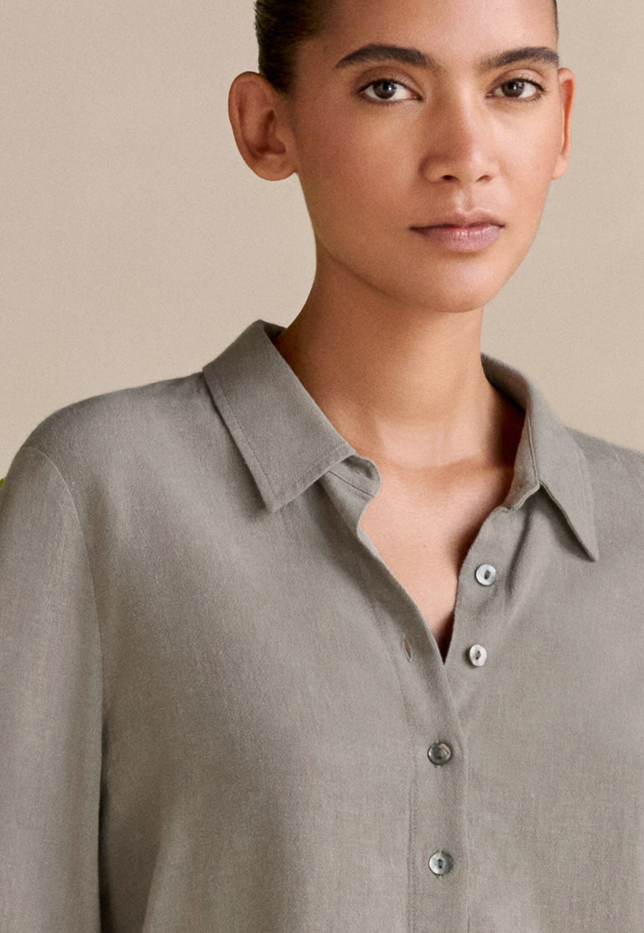 Curved-sleeve blouse