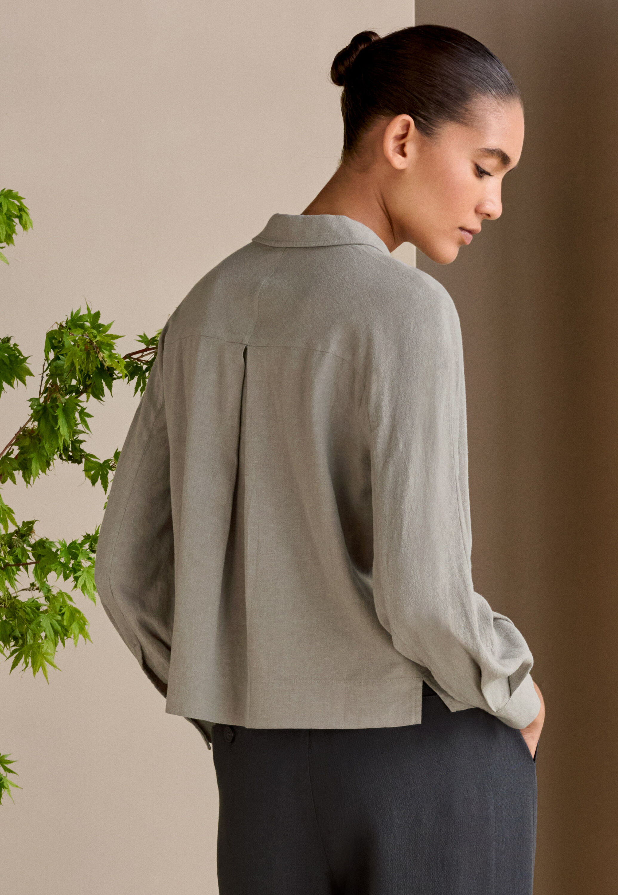 Curved-sleeve blouse