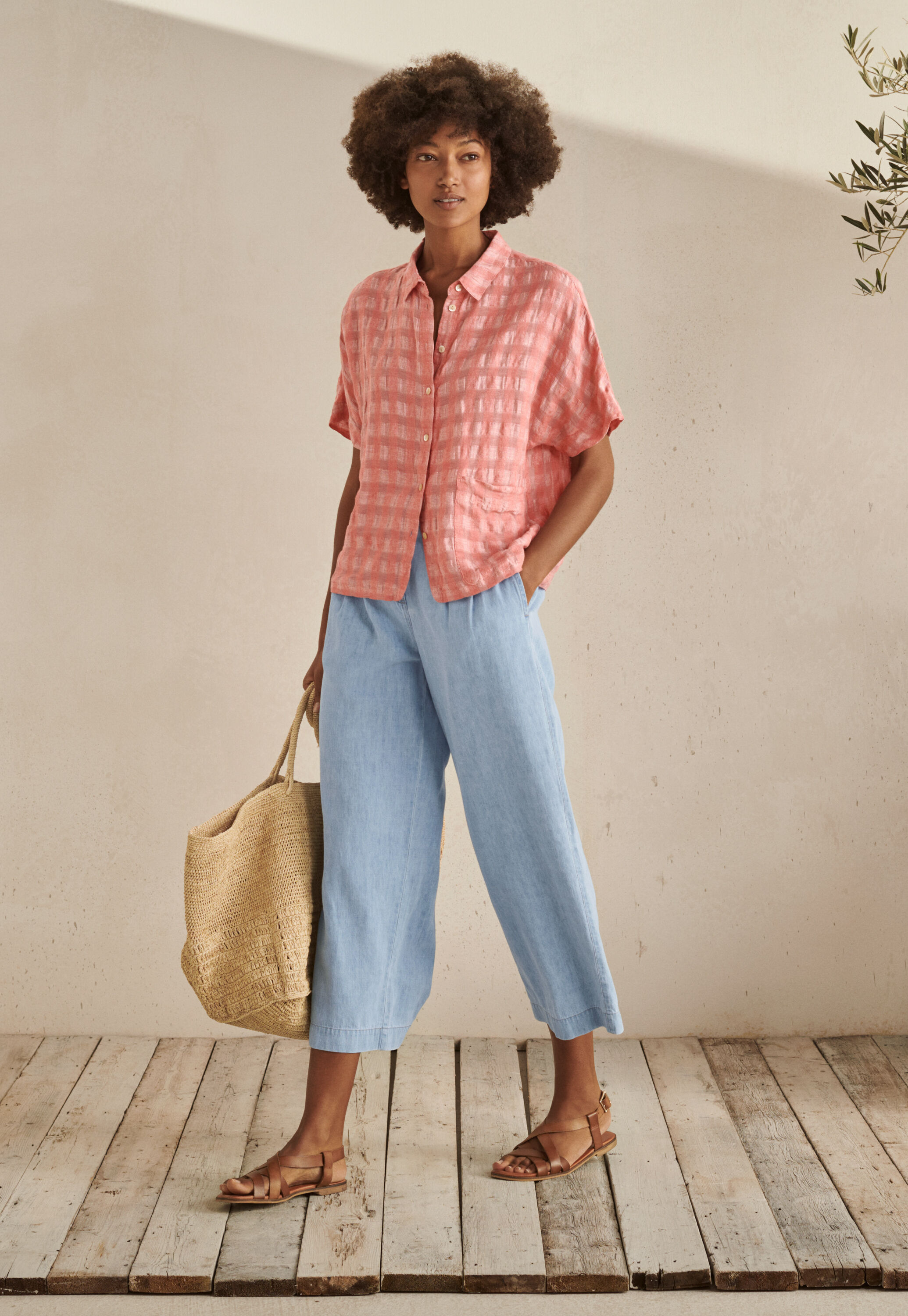 Indigo-dyed cropped trousers