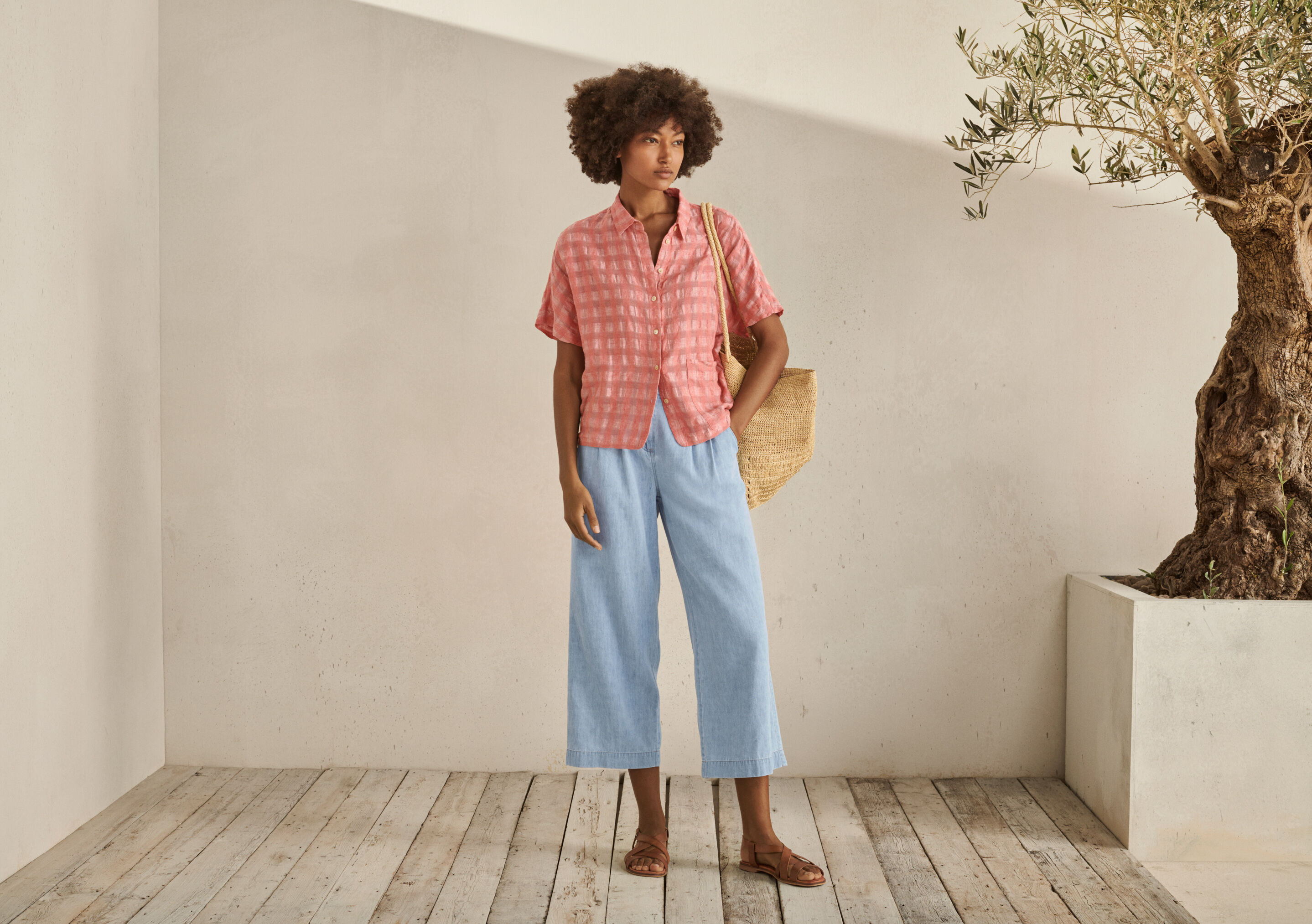 Indigo-dyed cropped trousers